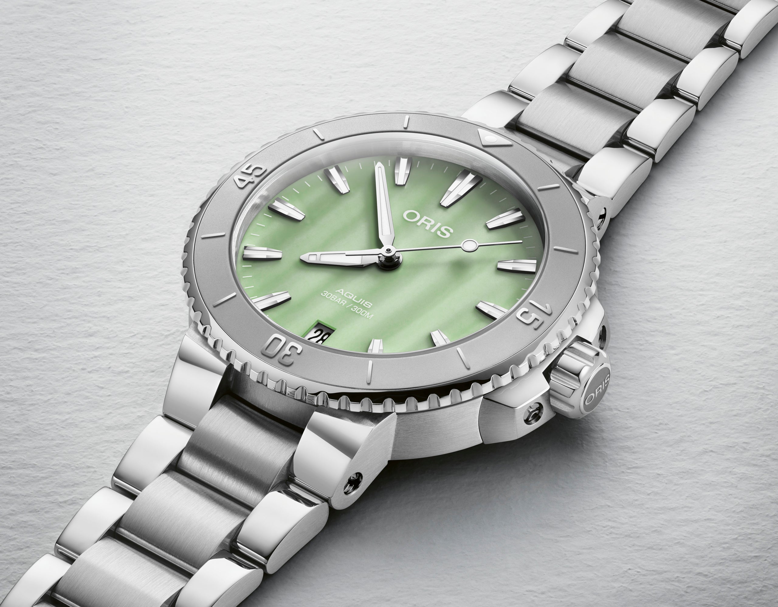 Oris Aquis Date Automatic Green MOP Dial 36.5mm Hemsleys