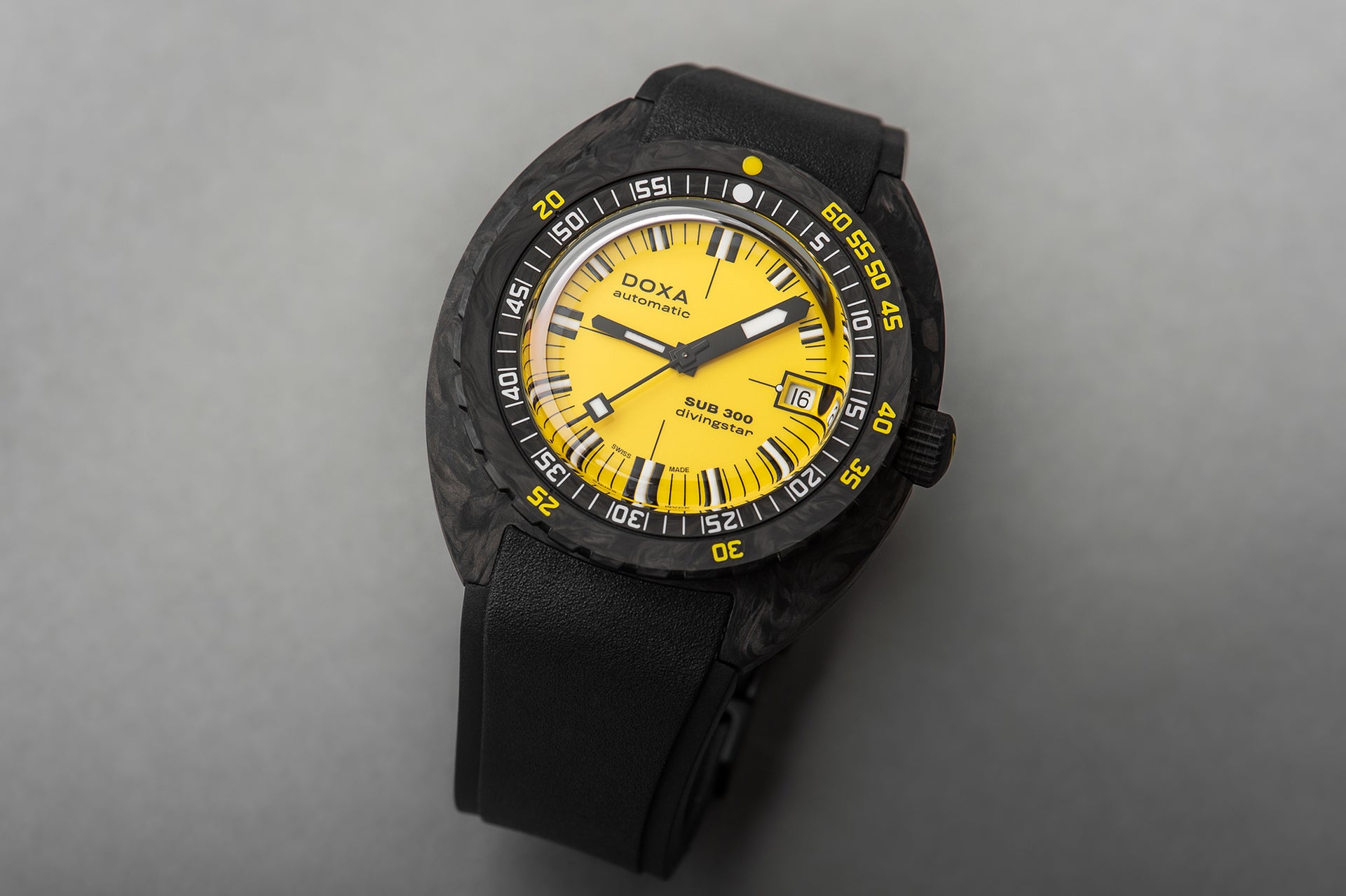 Doxa SUB 300 Carbon Divingstar Automatic (Yellow Dial / 42.5mm)