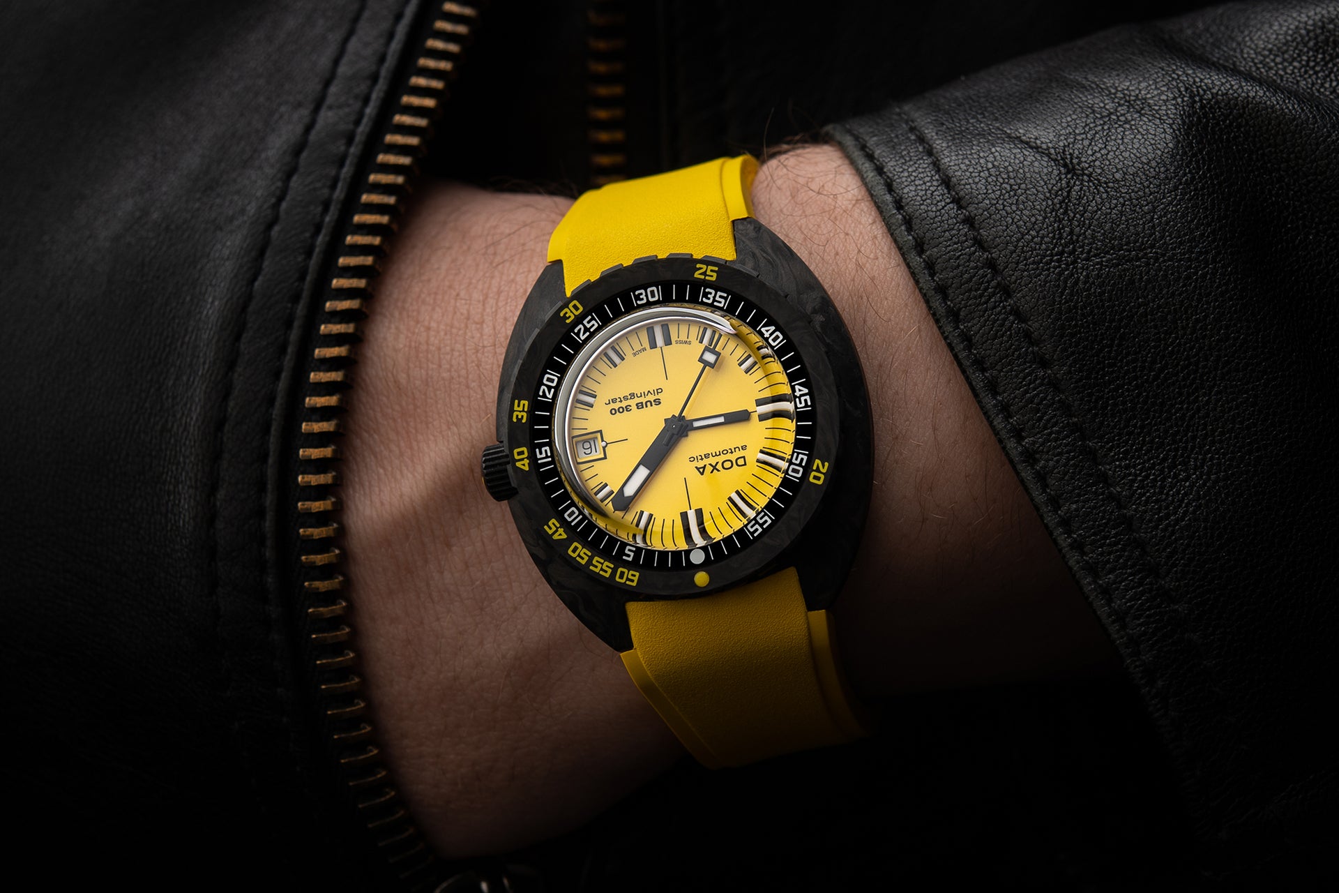 Doxa SUB 300 Carbon Divingstar Automatic (Yellow Dial / 42.5mm)