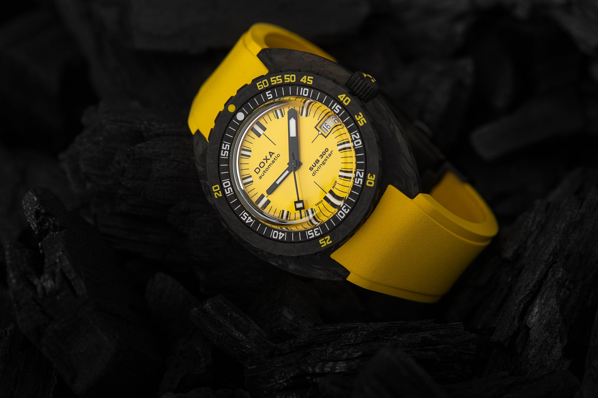 Doxa SUB 300 Carbon Divingstar Automatic (Yellow Dial / 42.5mm)