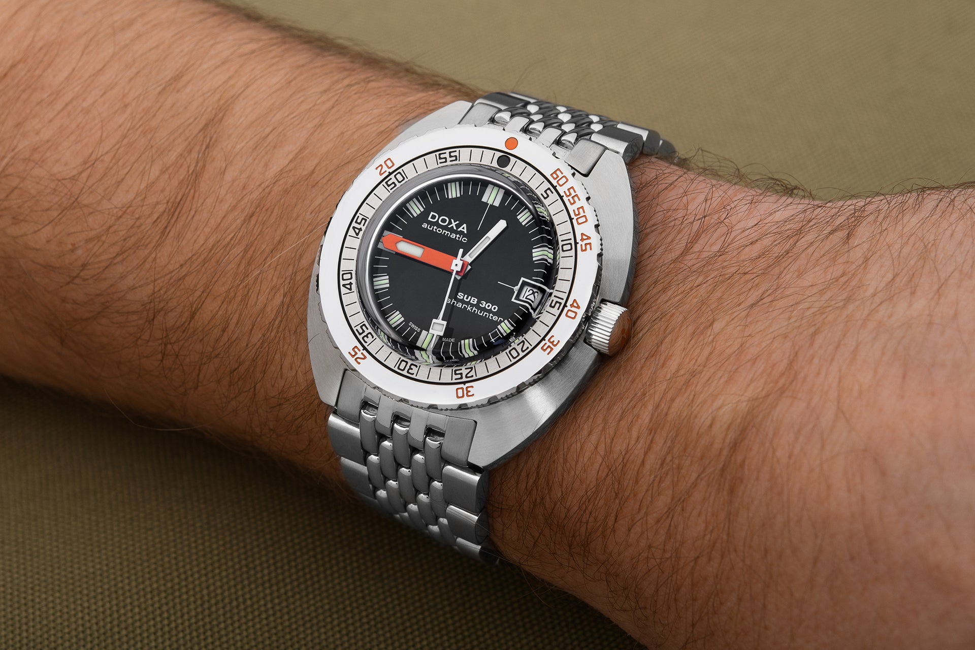 Doxa SUB 300 Sharkhunter Automatic (Black Dial / 42.5mm)