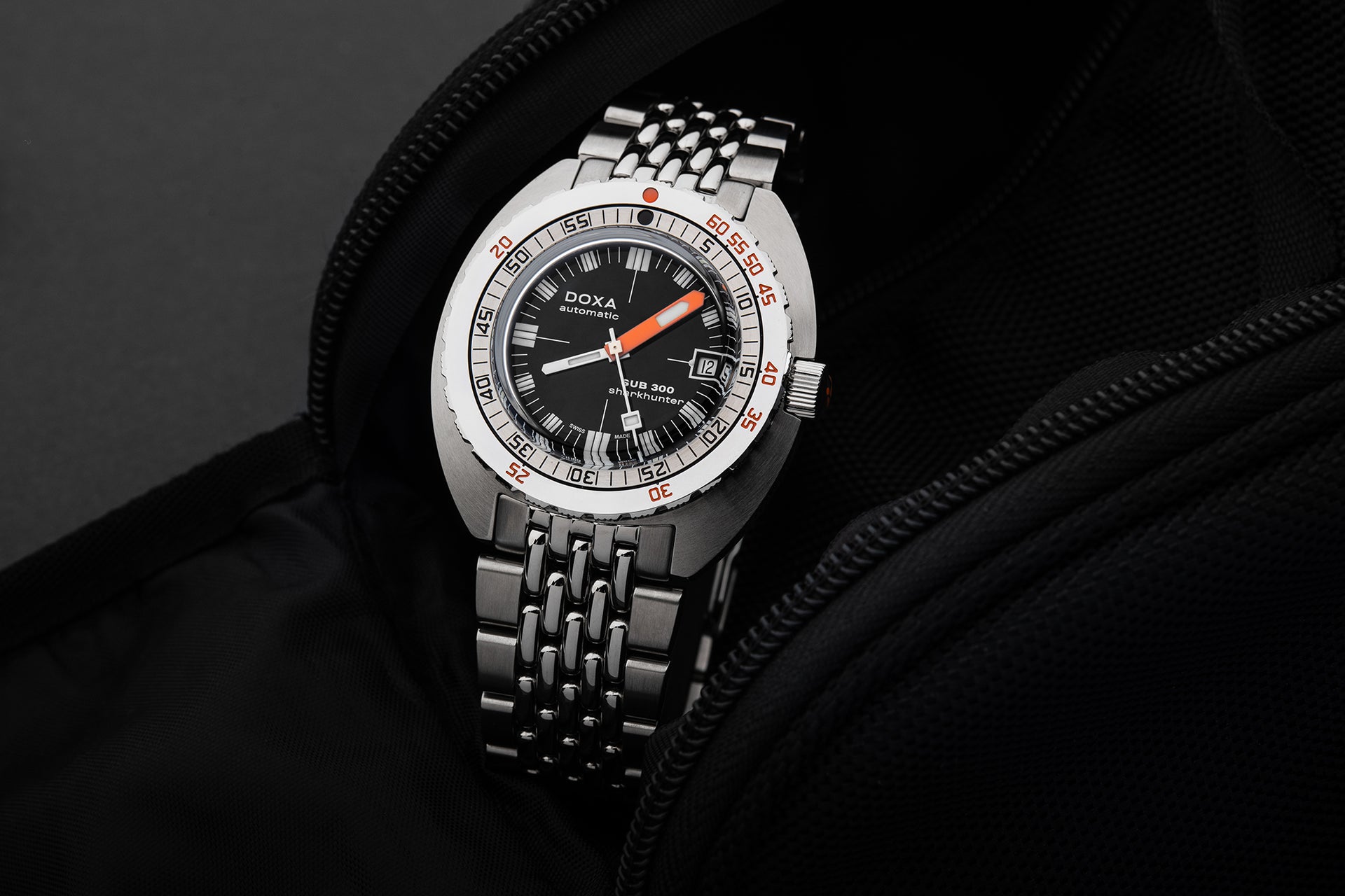Doxa SUB 300 Sharkhunter Automatic (Black Dial / 42.5mm)