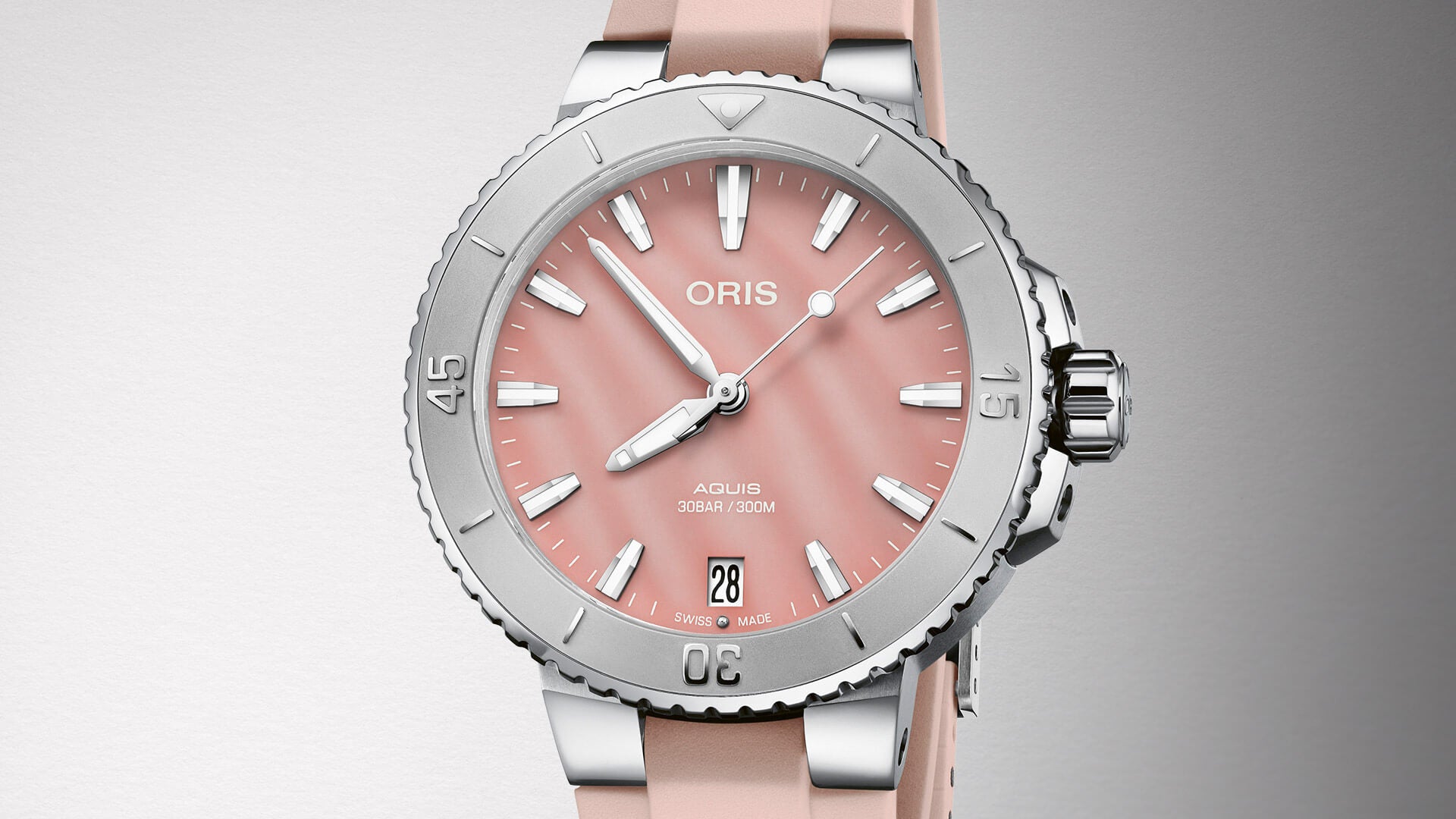 Oris Aquis Date Automatic (Pink MOP Dial / 36.5mm)