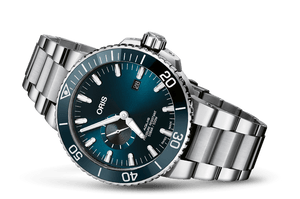 Oris Aquis Small Second Date Automatic (Blue Dial / 45.5mm)
