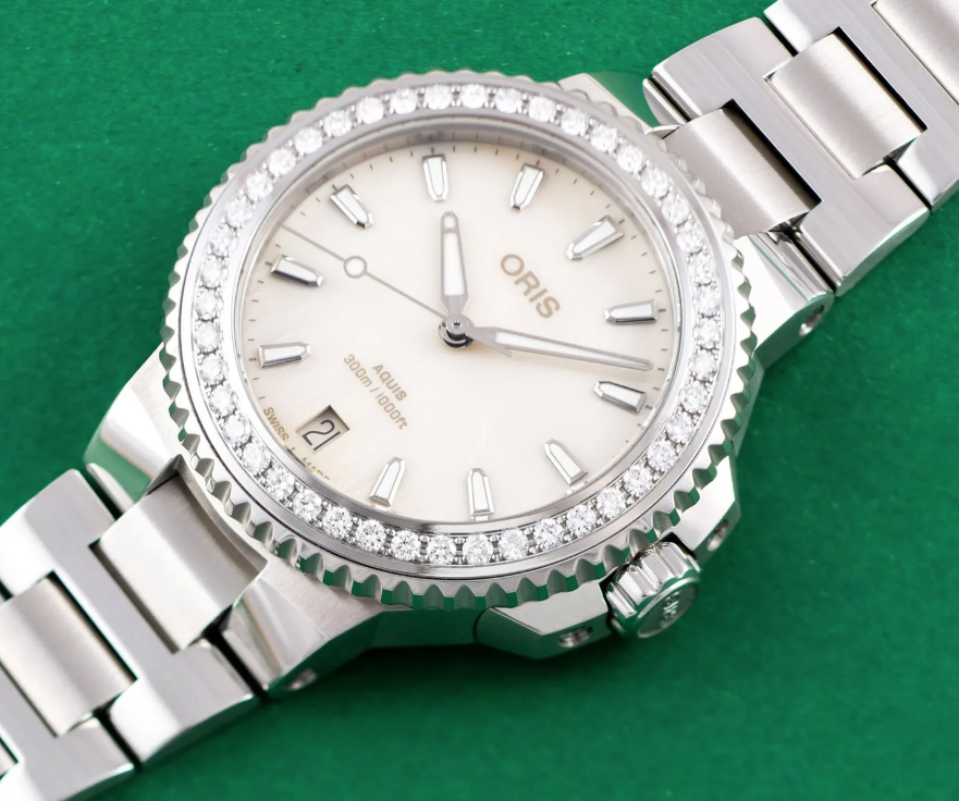 Oris Aquis Date Diamonds REF#73377924956-0781905P (Cadran en nacre blanche / 36,5 mm)