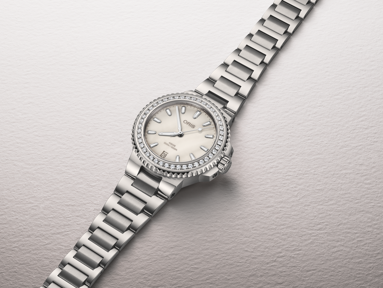 Oris Aquis Date Diamonds REF#73377924956-0781905P (Cadran en nacre blanche / 36,5 mm)