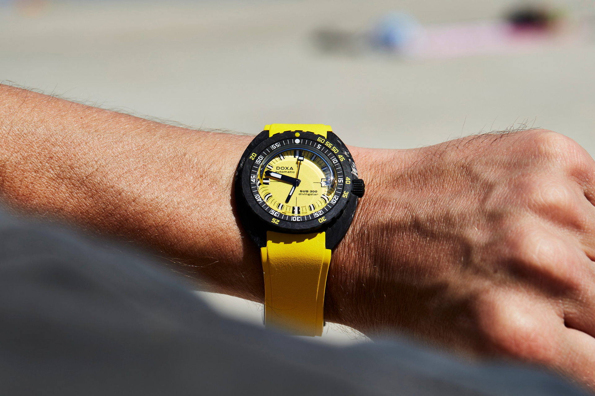 Doxa SUB 300 Carbon Divingstar Automatic (Yellow Dial / 42.5mm)
