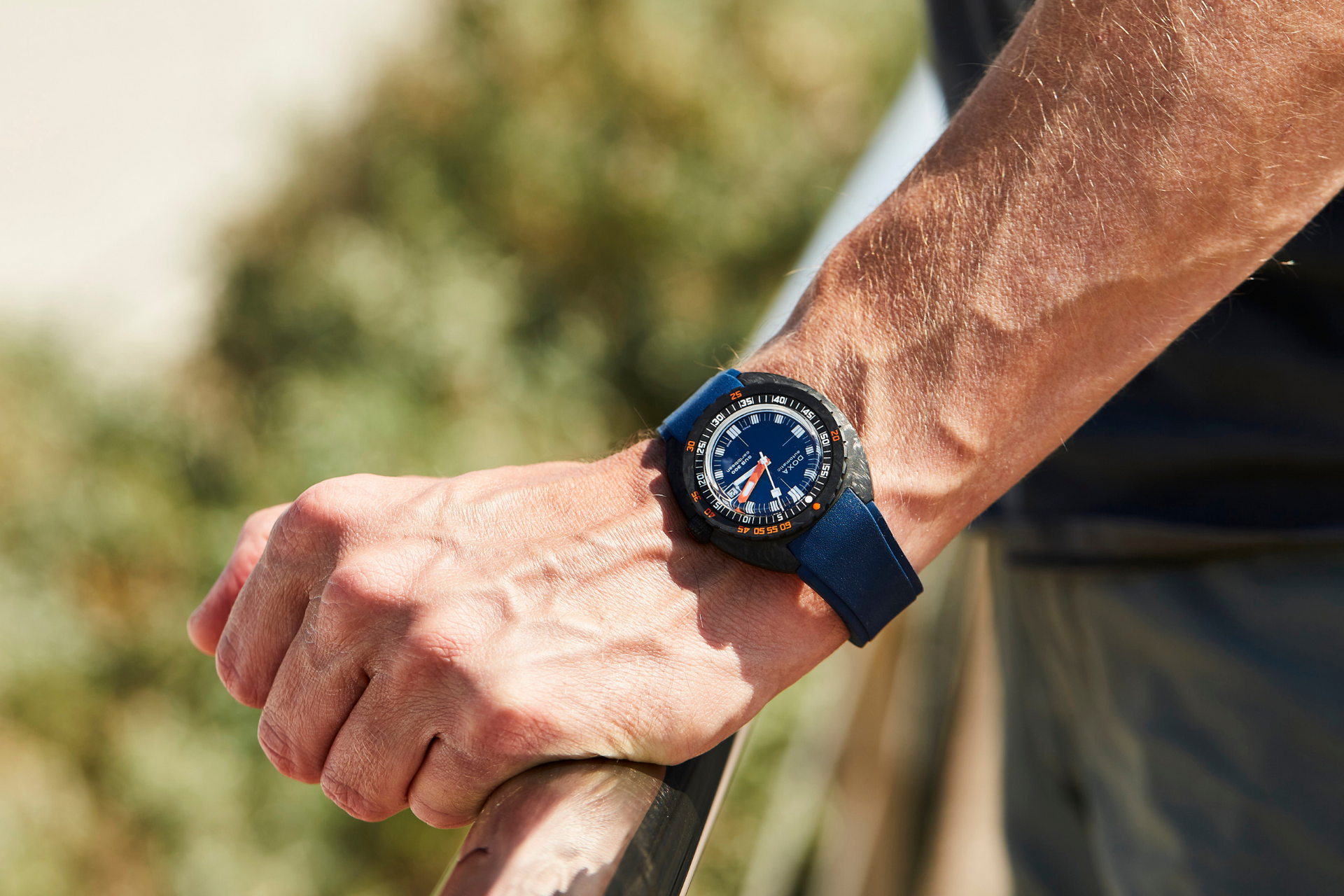 Doxa SUB 300 Carbon Caribbean Automatic (Blue Dial / 42.5mm)