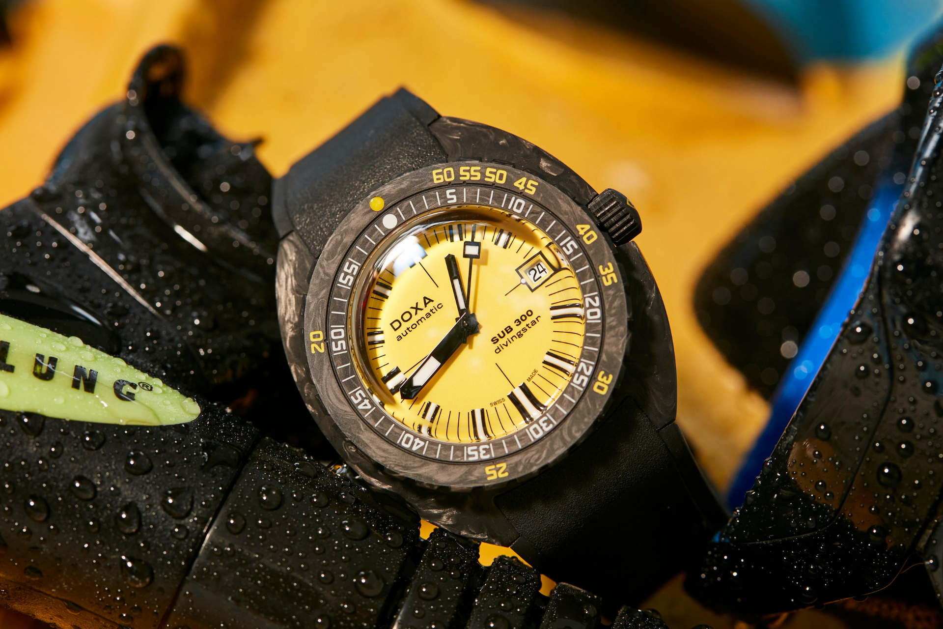 Doxa SUB 300 Carbon Divingstar Automatic (Yellow Dial / 42.5mm)