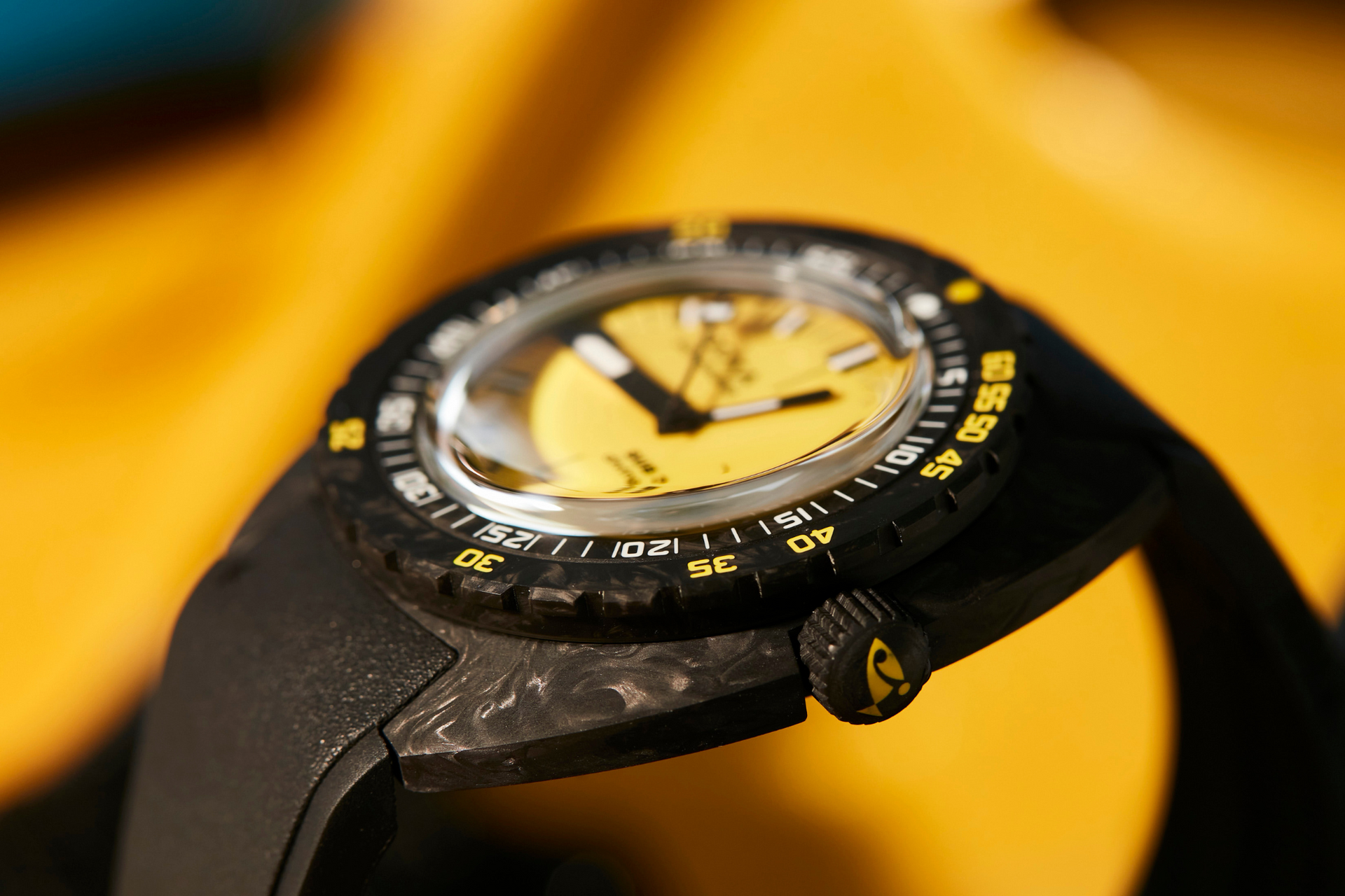 Doxa SUB 300 Carbon Divingstar Automatic (Yellow Dial / 42.5mm)