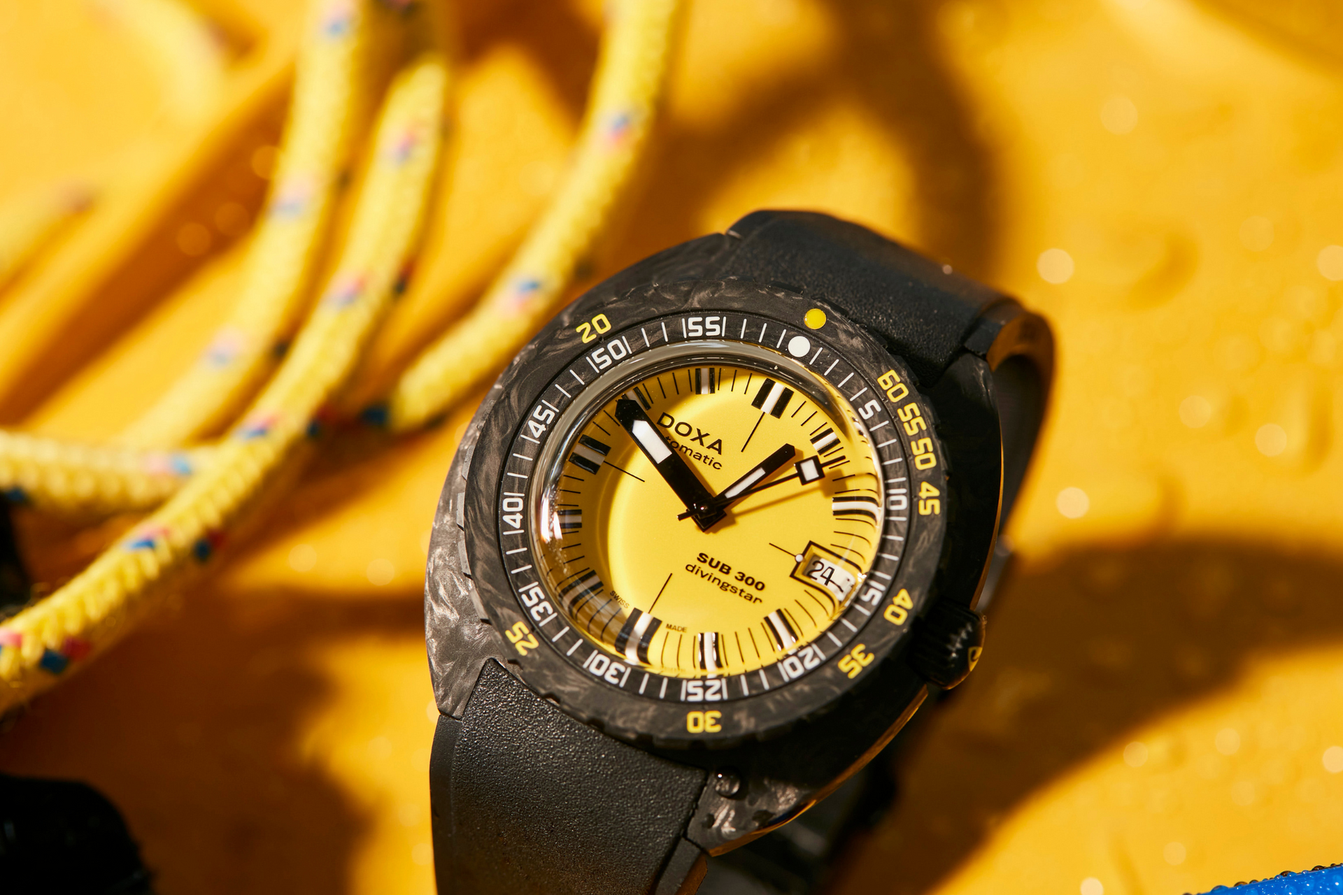 Doxa SUB 300 Carbon Divingstar Automatic (Yellow Dial / 42.5mm)