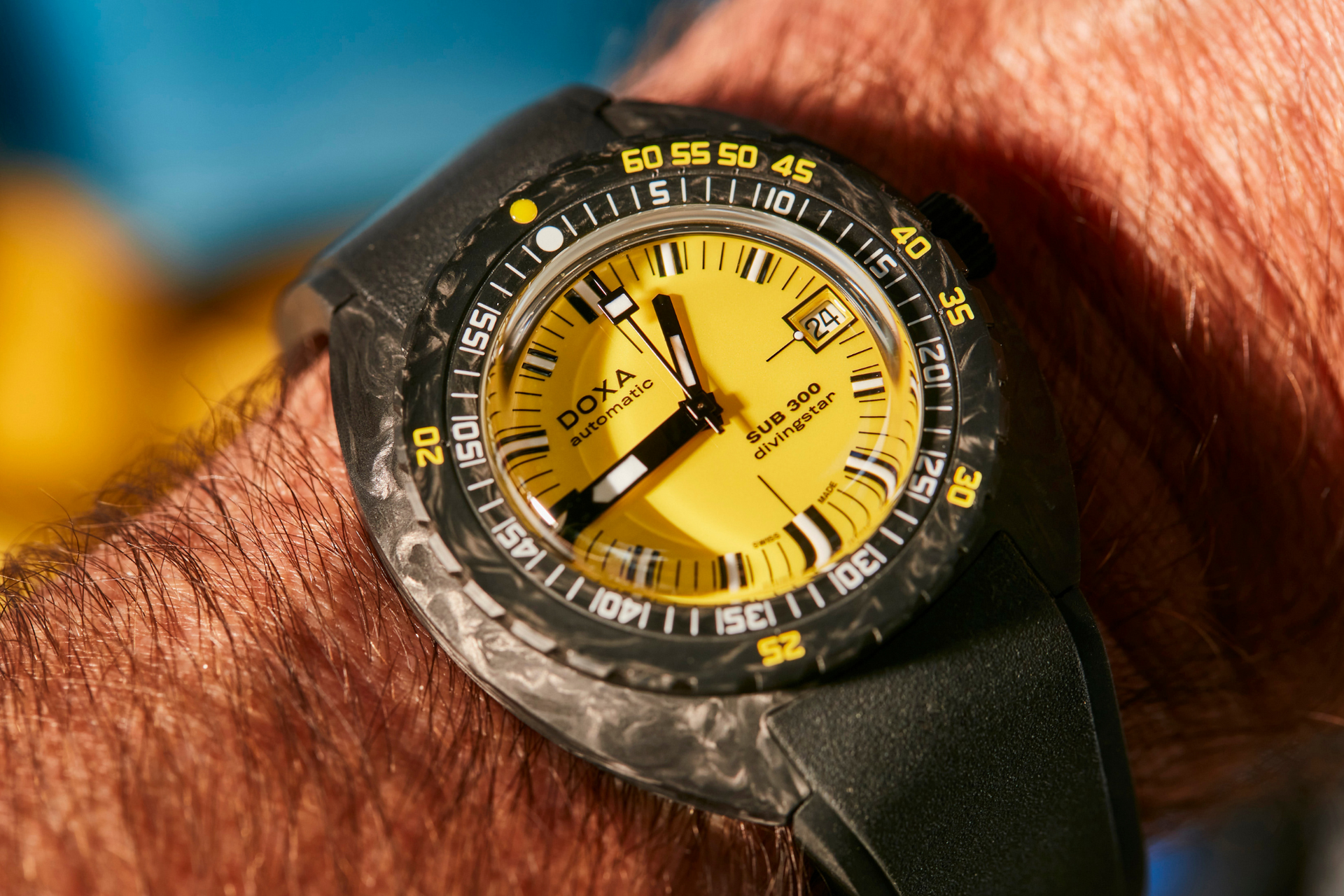 Doxa SUB 300 Carbon Divingstar Automatic (Yellow Dial / 42.5mm)