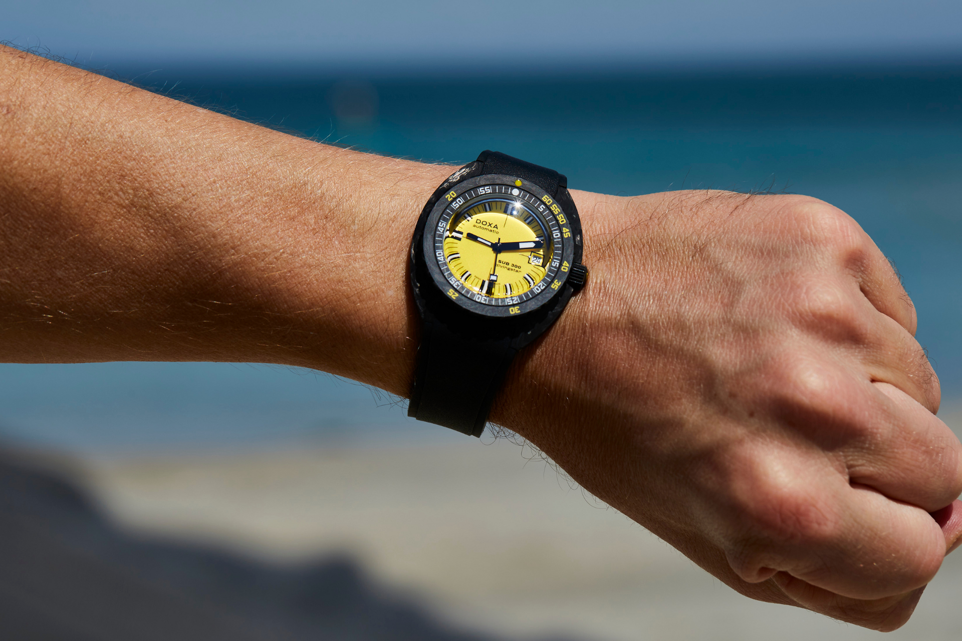 Doxa SUB 300 Carbon Divingstar Automatic (Yellow Dial / 42.5mm)