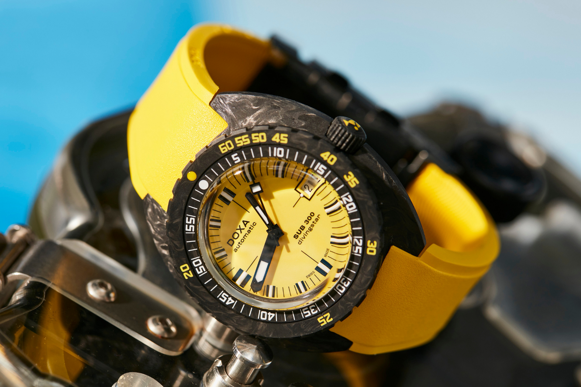 Doxa SUB 300 Carbon Divingstar Automatic (Yellow Dial / 42.5mm)