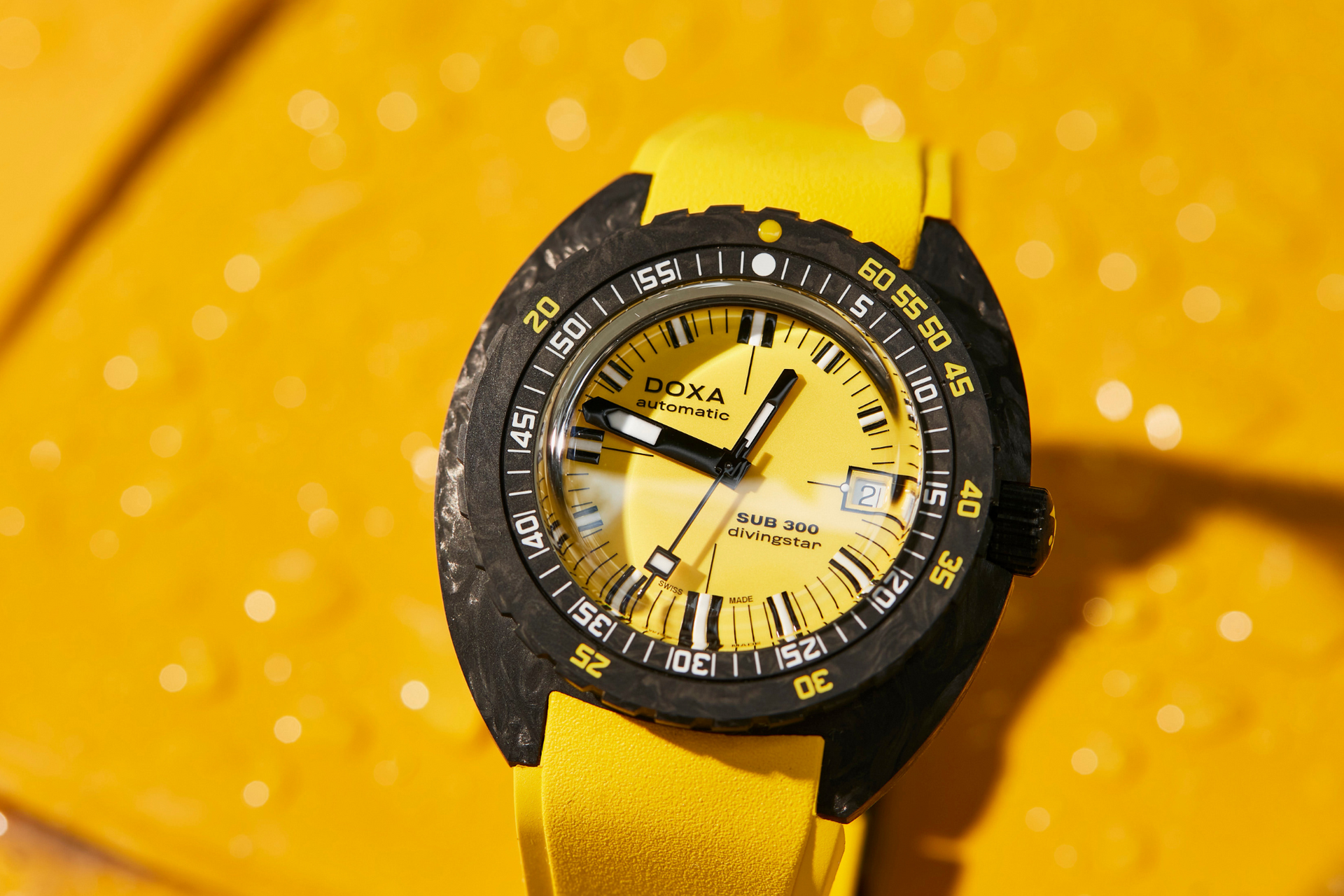 Doxa SUB 300 Carbon Divingstar Automatic (Yellow Dial / 42.5mm)