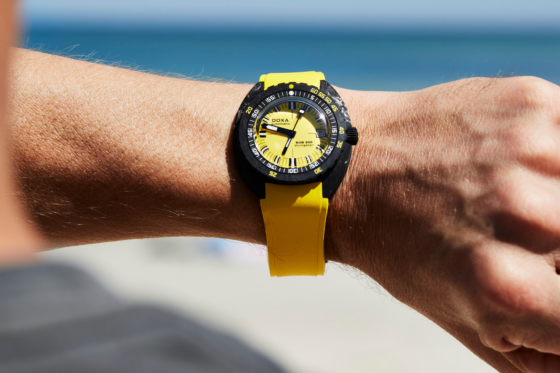 Doxa SUB 300 Carbon Divingstar Automatic (Yellow Dial / 42.5mm)