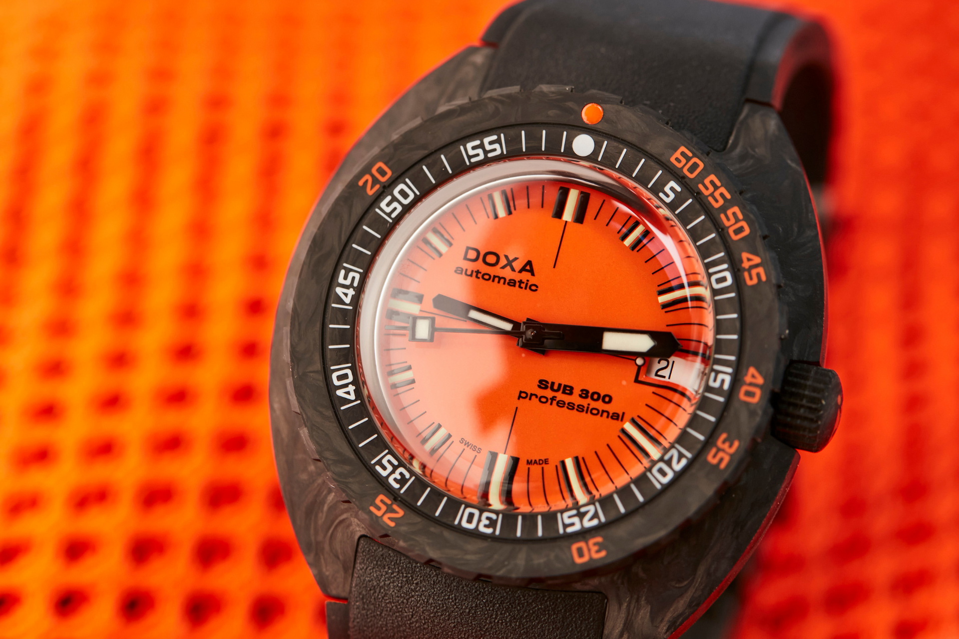 Doxa SUB 300 Carbon Professional Automatic (Orange Dial / 42.5mm)
