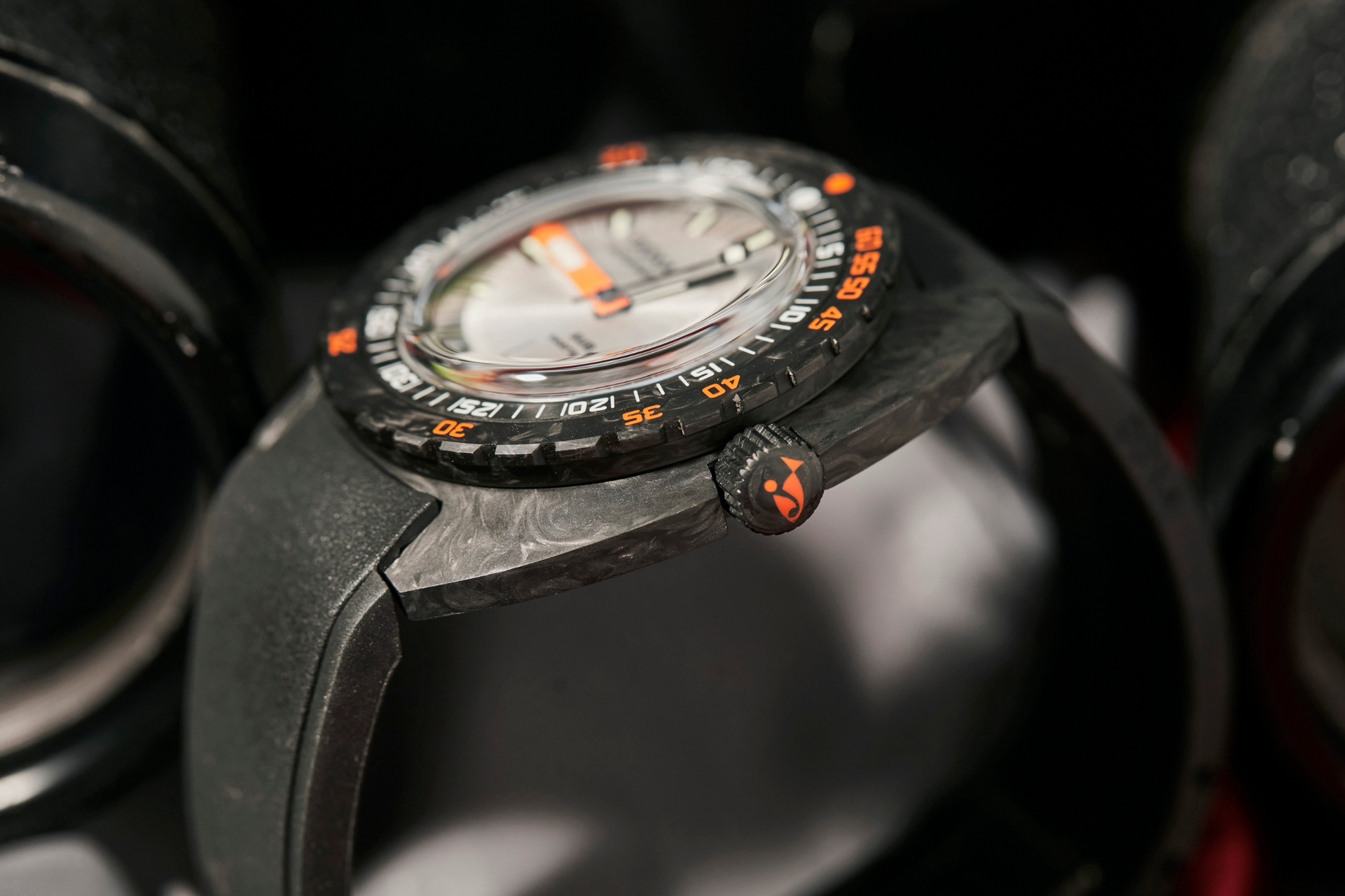 Doxa SUB 300 Carbon Searambler Automatic (Silver Dial / 42.5mm)