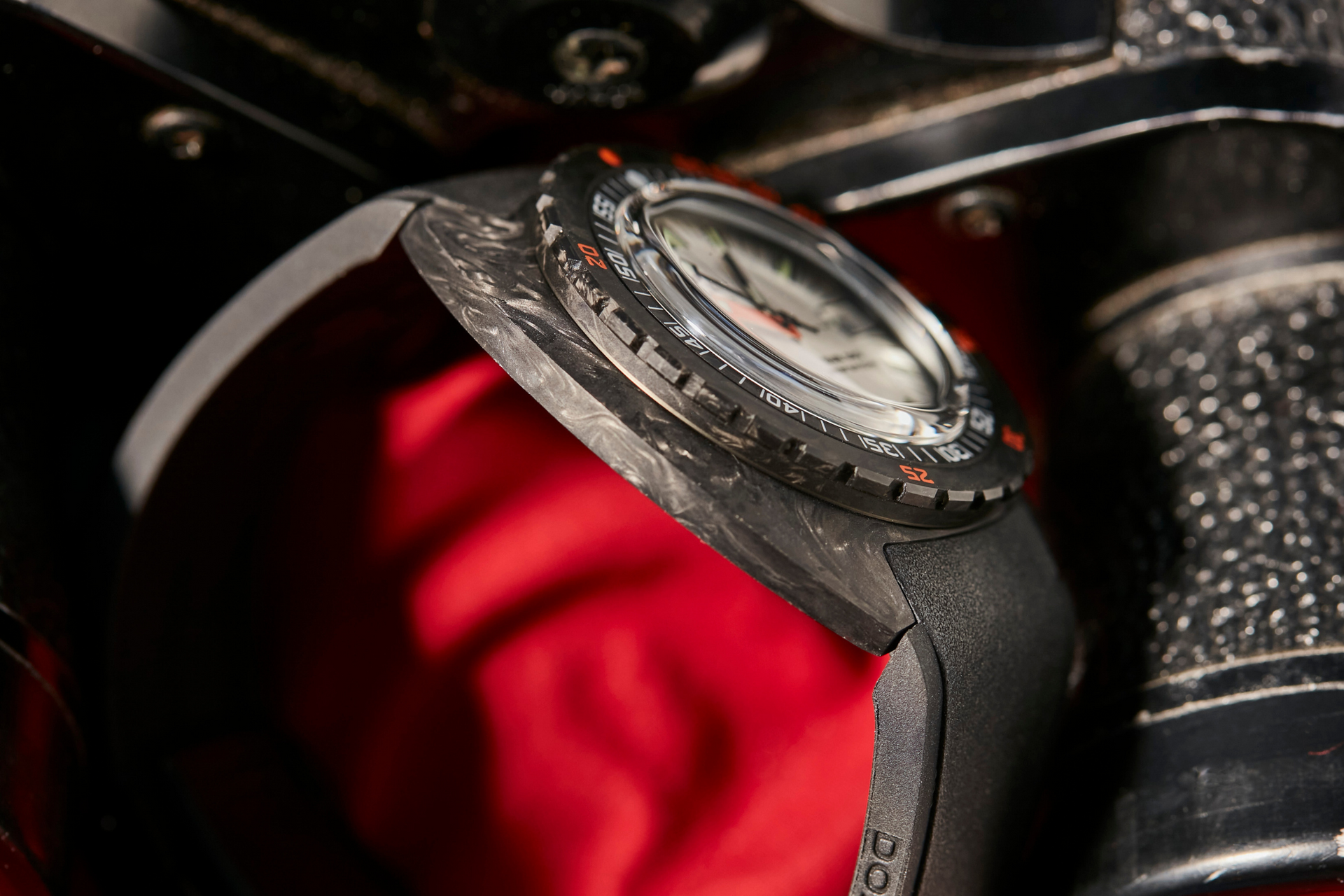 Doxa SUB 300 Carbon Searambler Automatic (Silver Dial / 42.5mm)