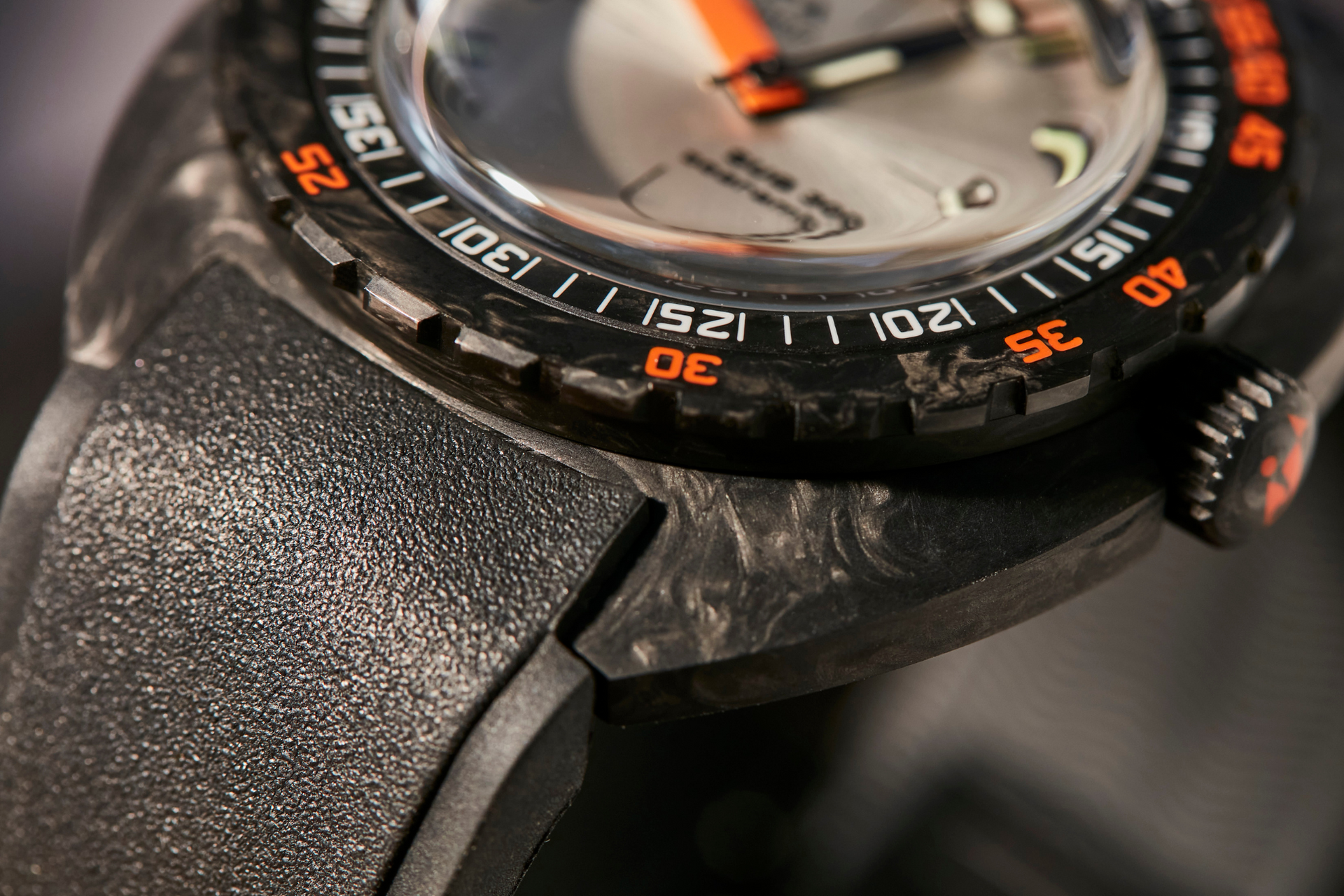 Doxa SUB 300 Carbon Searambler Automatic (Silver Dial / 42.5mm)