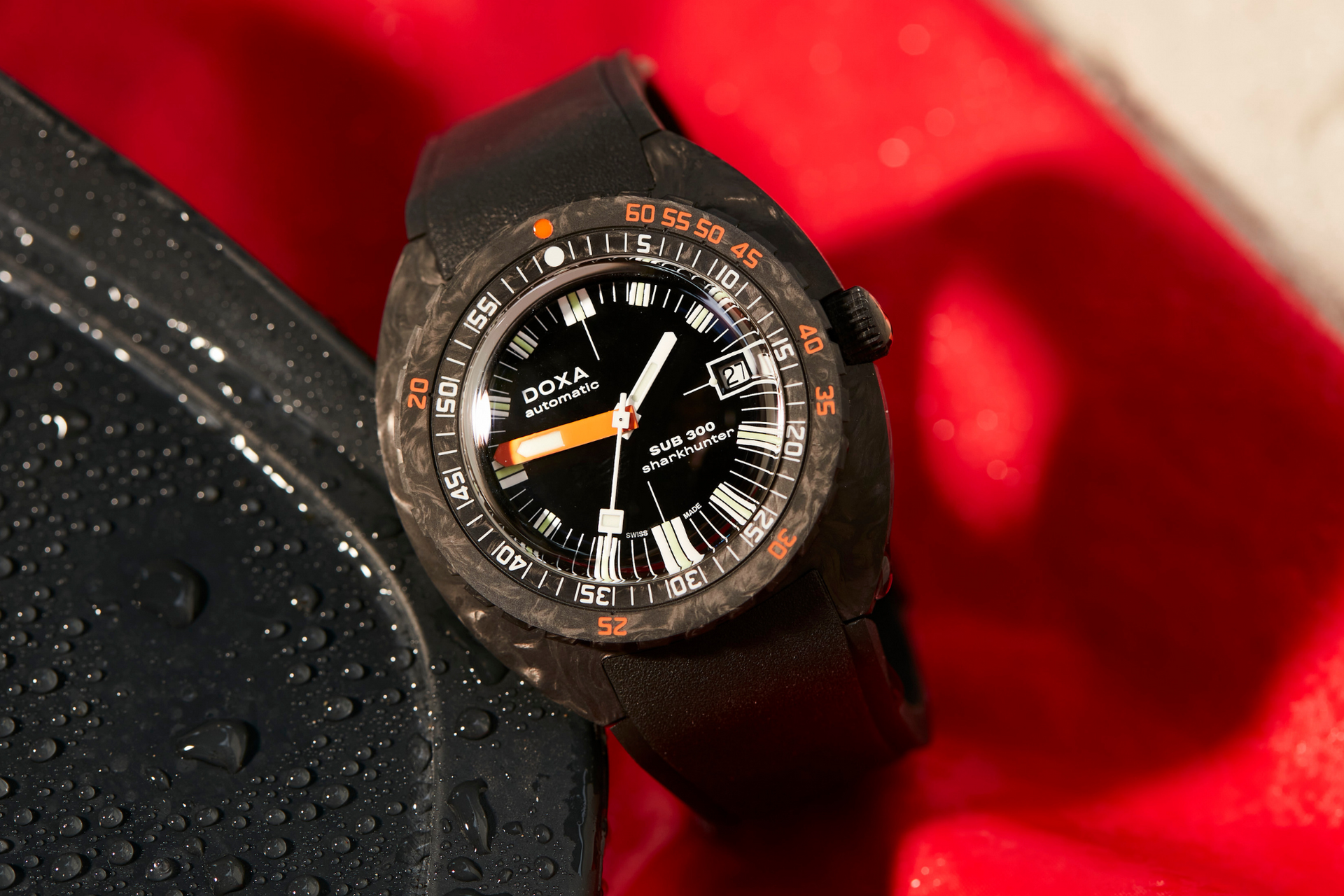 Doxa SUB 300 Carbon Sharkhunter Automatic (Black Dial / 42.5mm)