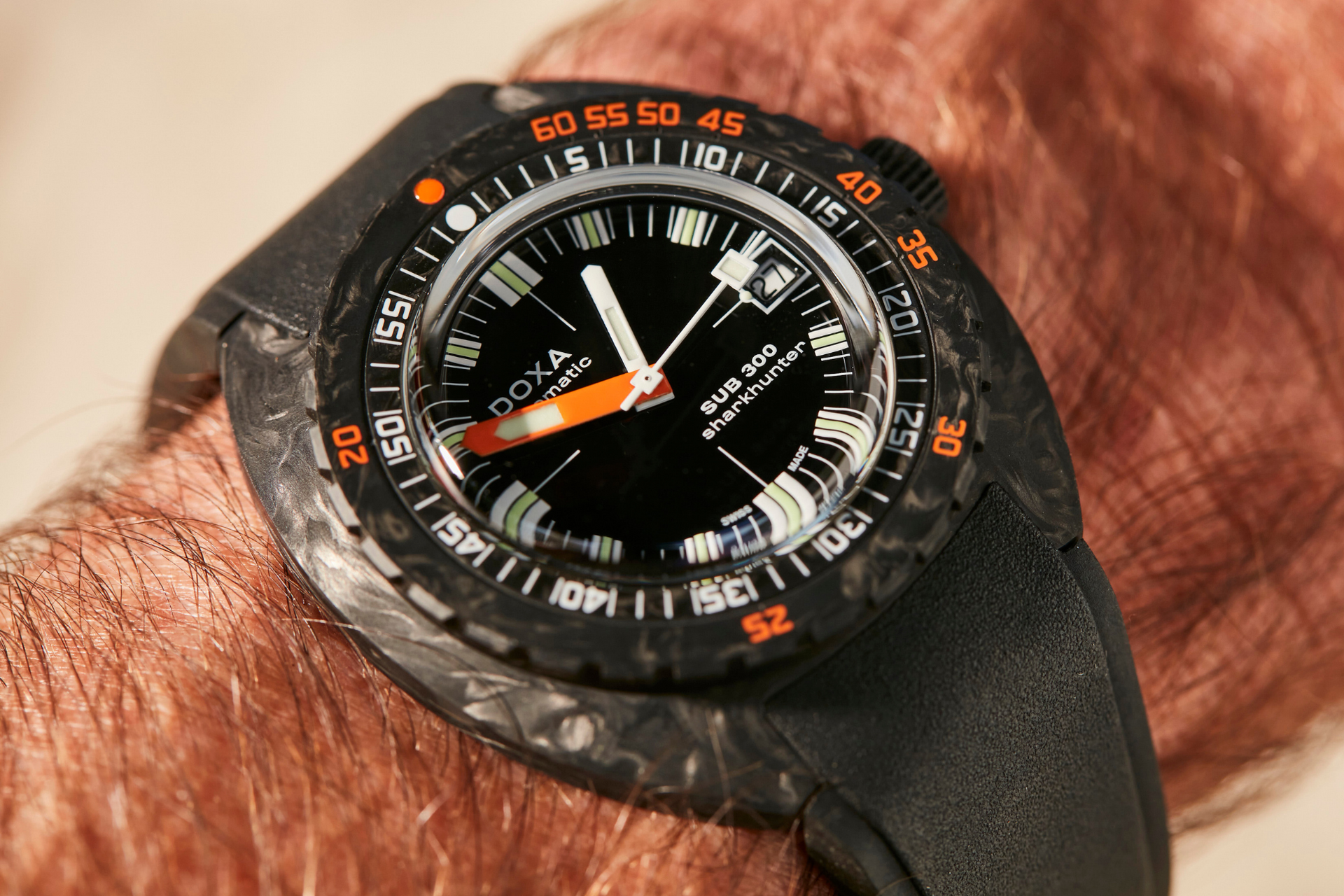 Doxa SUB 300 Carbon Sharkhunter Automatic (Black Dial / 42.5mm)