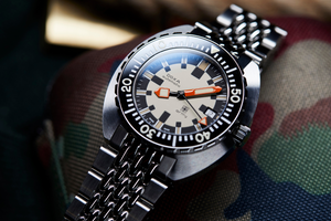 Doxa Army Stainless Steel Bezel Automatic (Beige Dial / 42.5mm)