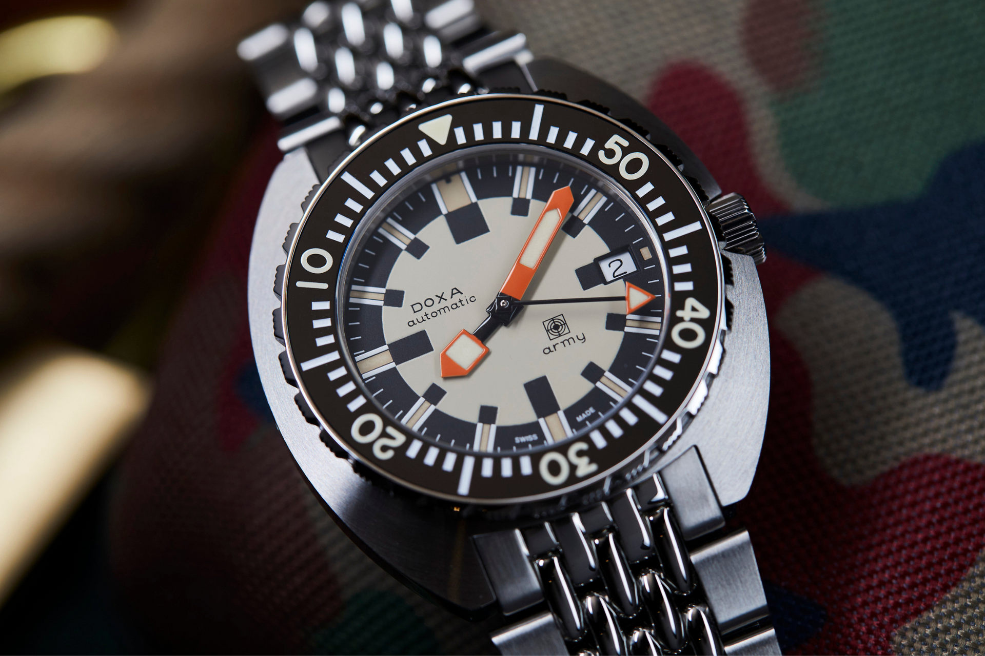 Doxa Army Automatique avec lunette en acier inoxydable (cadran beige / 42,5 mm)