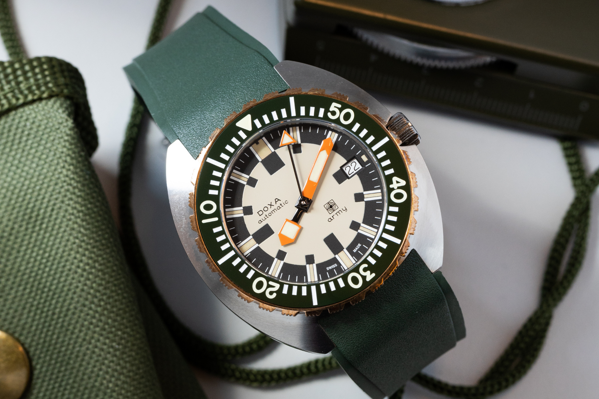Doxa Army Bronze Bezel Automatic (Beige Dial / 42.5mm)
