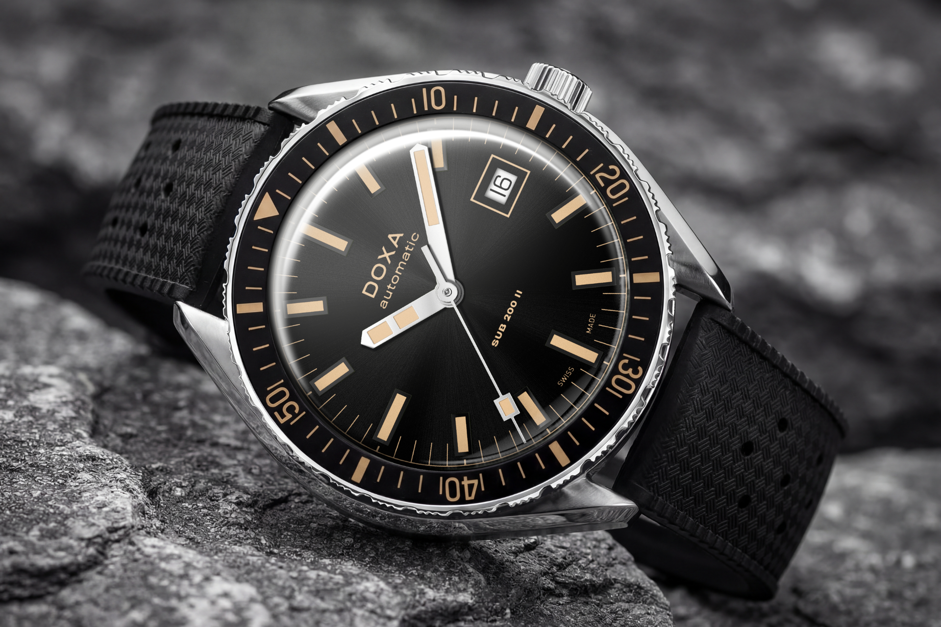 Doxa SUB 200 II Sharkhunter Automatic (Black Dial / 44mm)