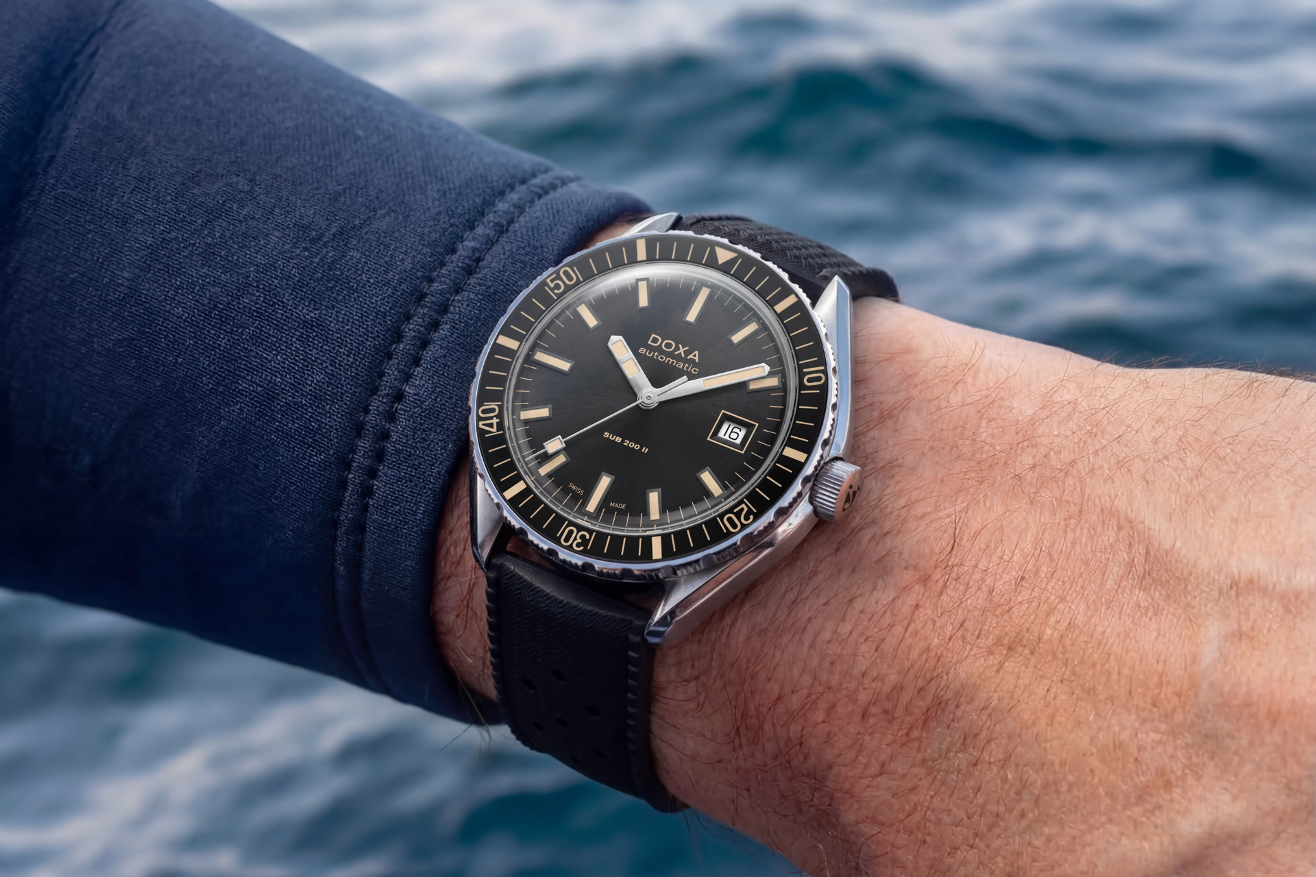 Doxa SUB 200 II Sharkhunter Automatic (Black Dial / 44mm)