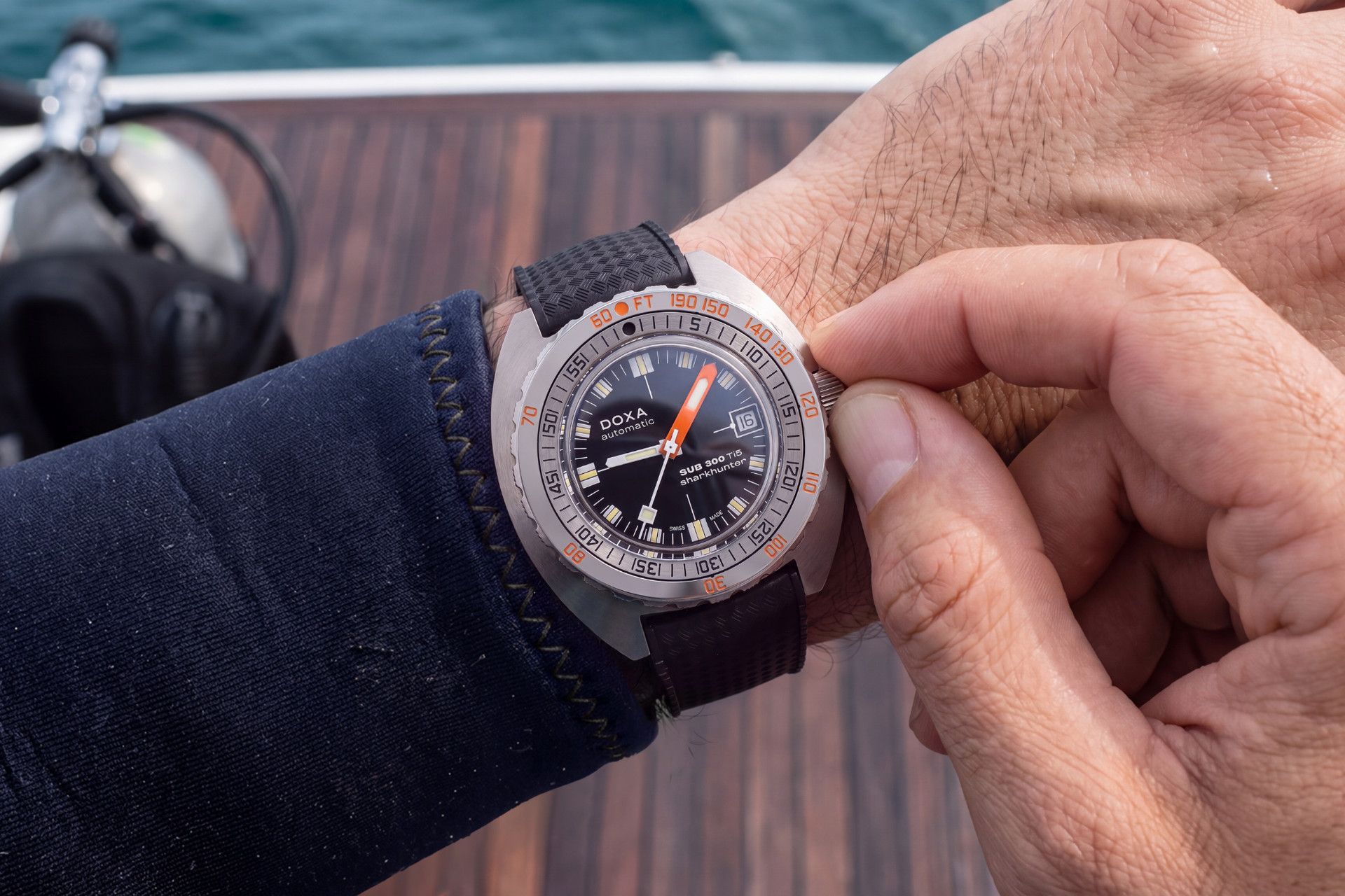 Doxa SUB 300 Ti5 Sharkhunter Automatic (Black Dial / 42.5mm)