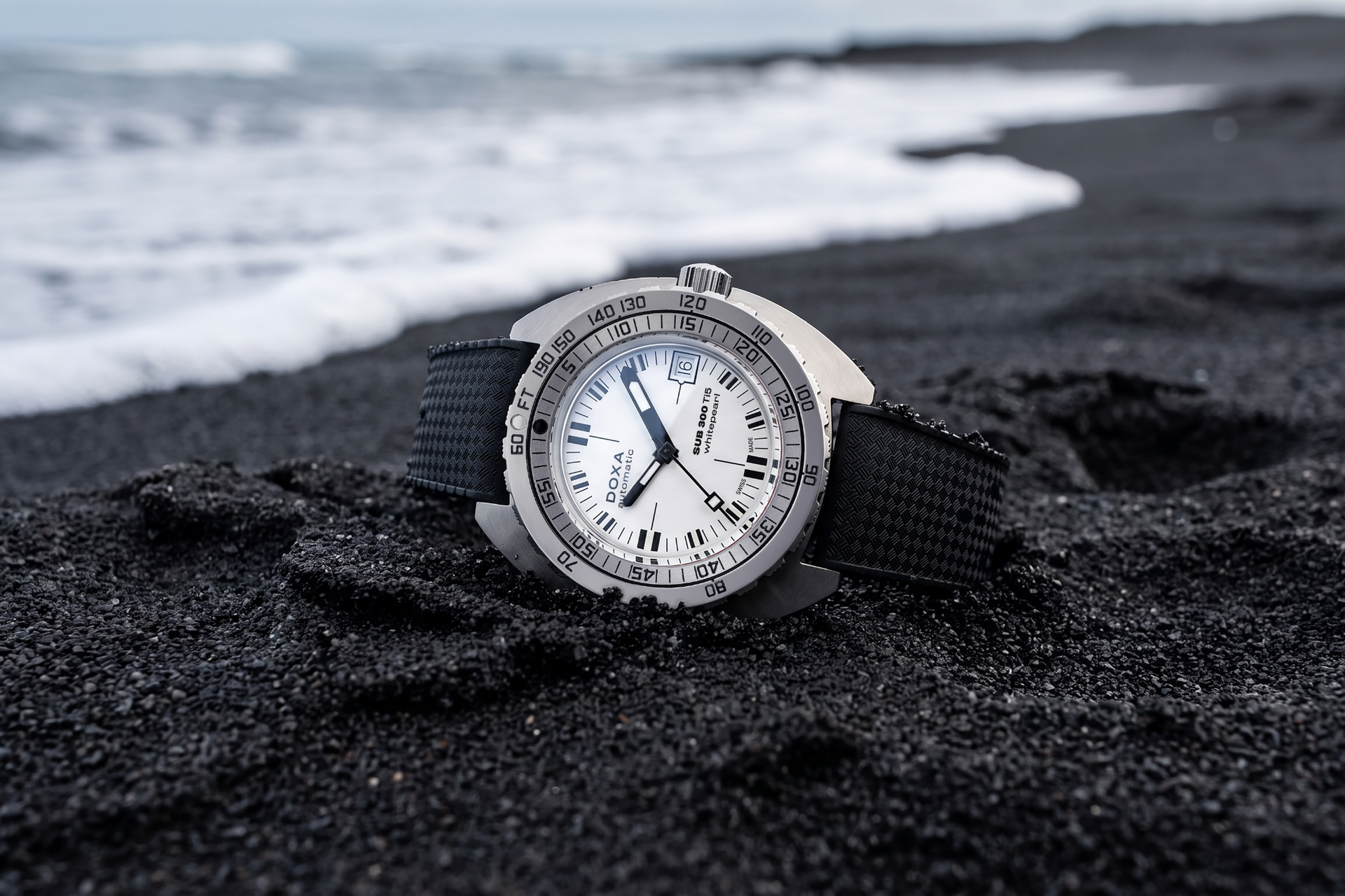 Doxa SUB 300 Ti5 Whitepearl Automatic (White Dial / 42.5mm)