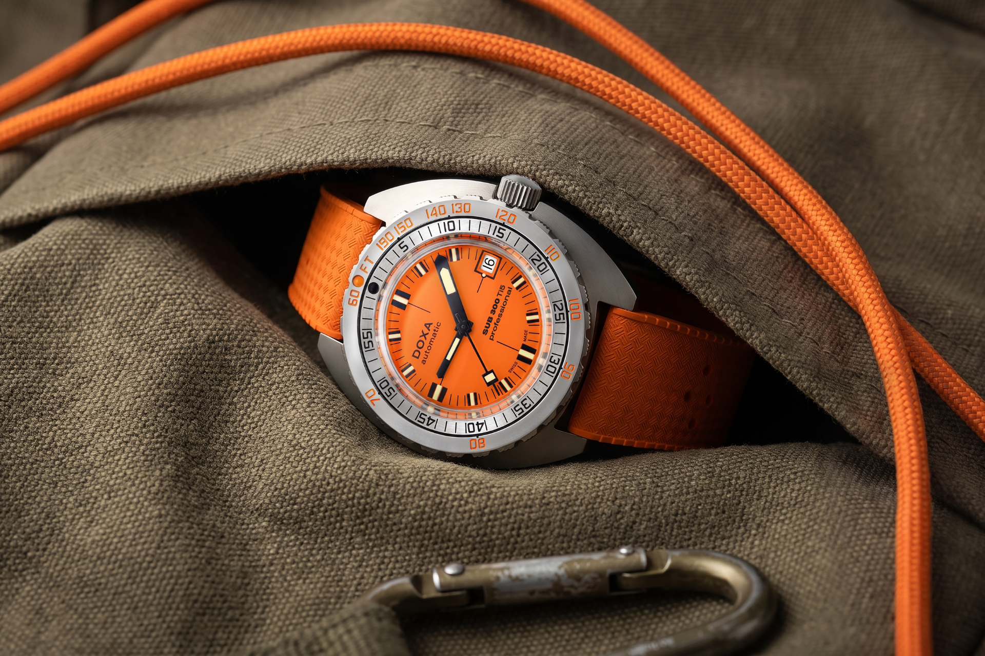 Doxa SUB 300 Ti5 Professional Automatic (Orange Dial / 42.5mm)