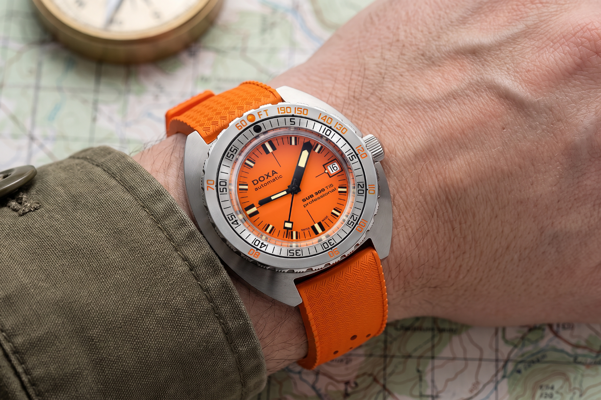 Doxa SUB 300 Ti5 Professional Automatic (Orange Dial / 42.5mm)