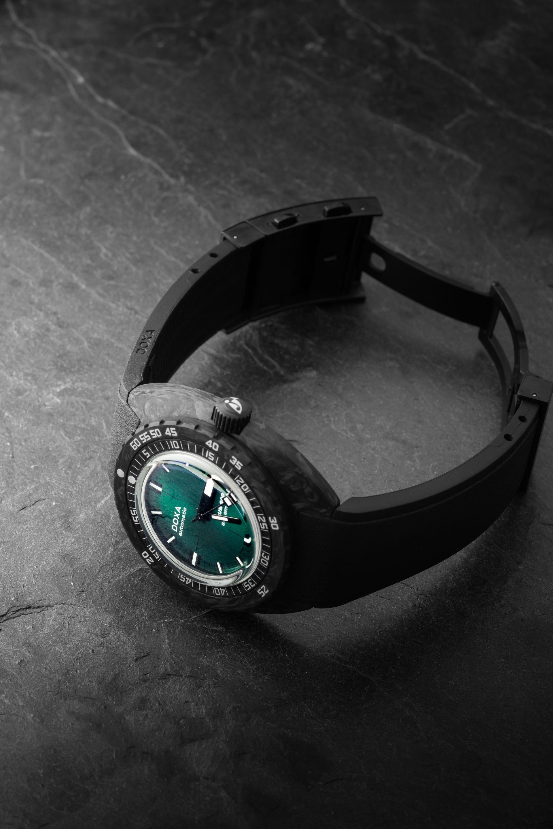 Doxa SUB 300 Carbon Sea Emerald Automatic (Green Dial / 42.5mm)
