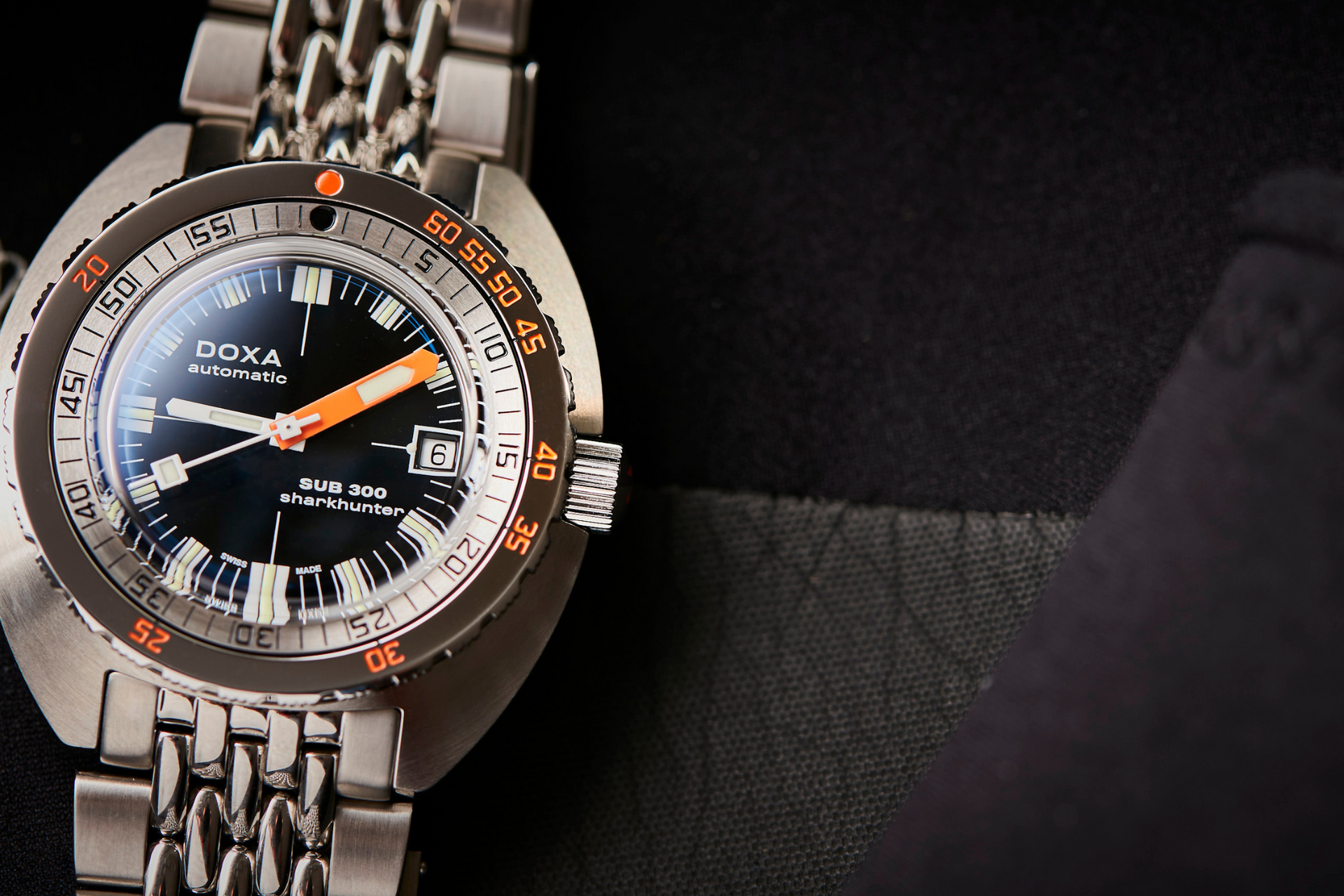 Doxa SUB 300 Sharkhunter Automatic (Black Dial / 42.5mm)