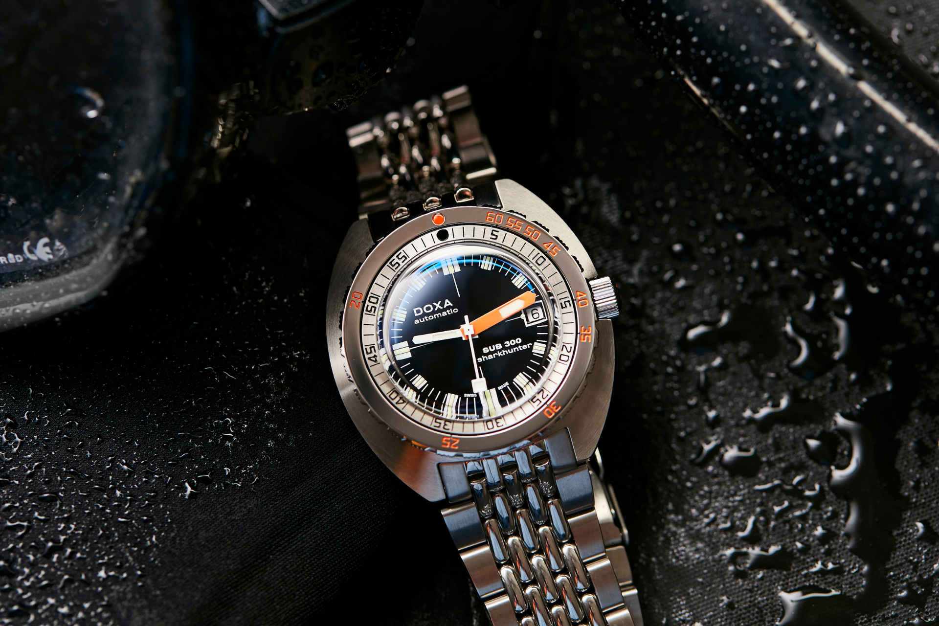 Doxa SUB 300 Sharkhunter Automatic (Black Dial / 42.5mm)