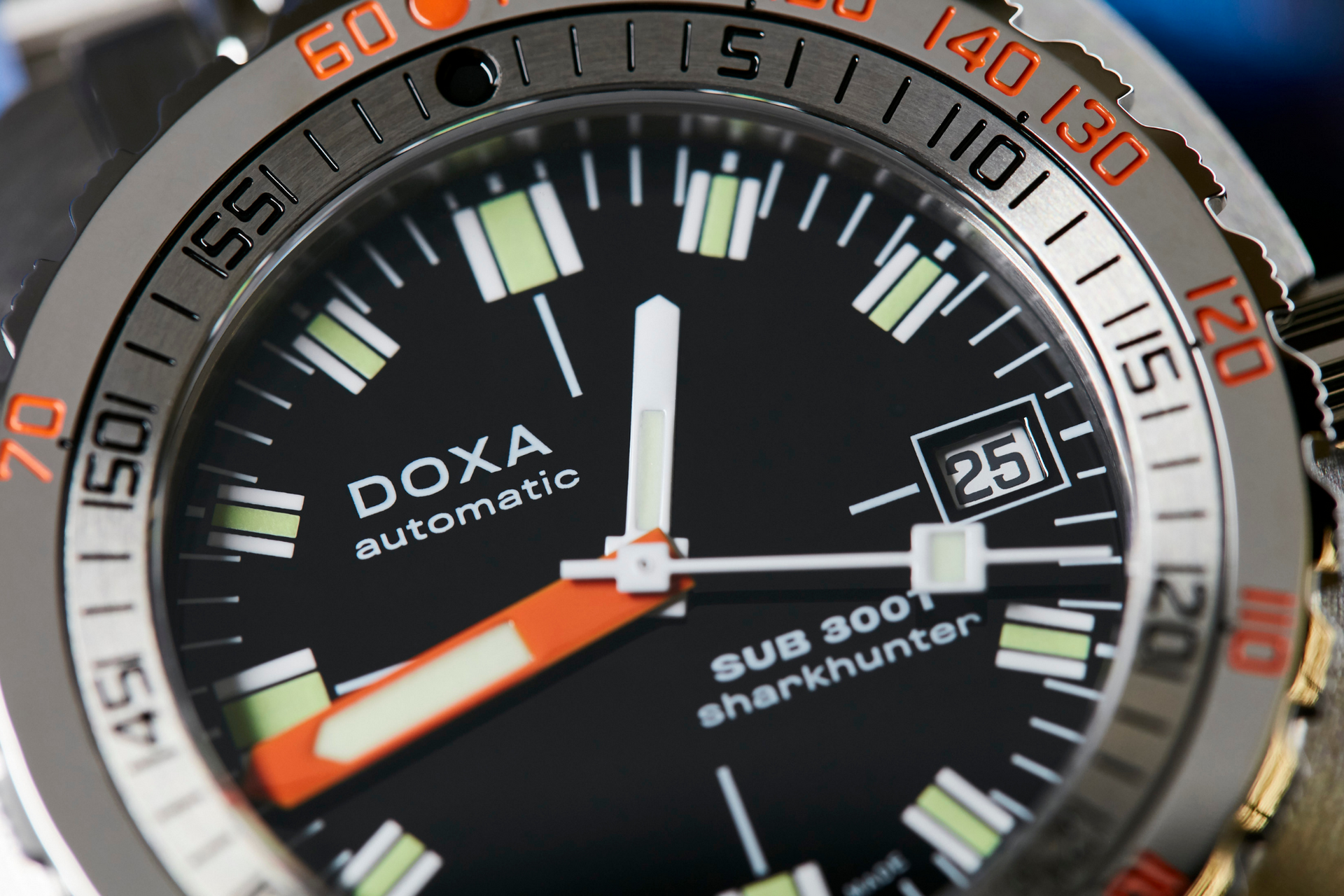 Doxa SUB 300T Sharkhunter Automatic (Black Dial / 42.5mm)