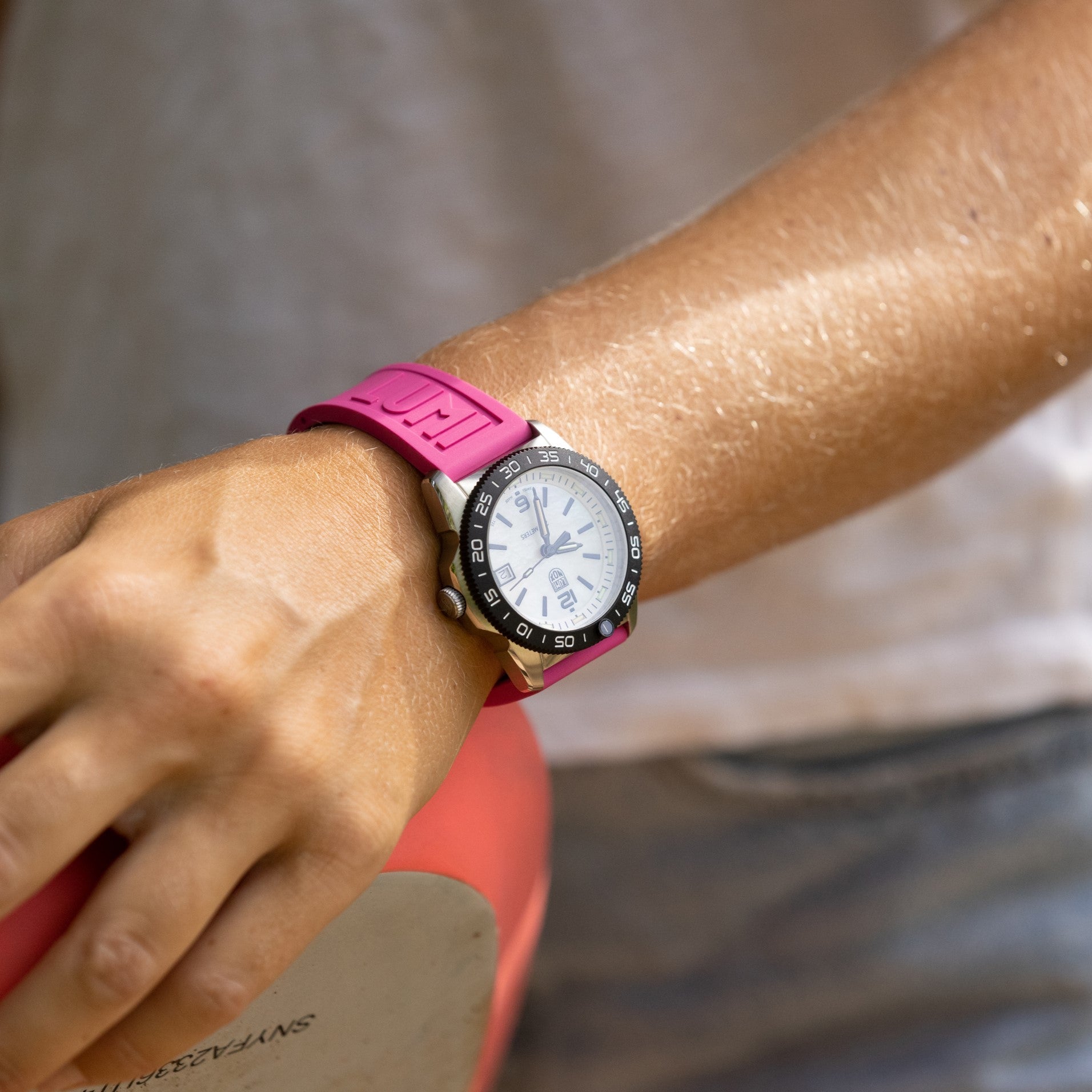 Pacific Diver, 39MM - Mother of Pearl Dial