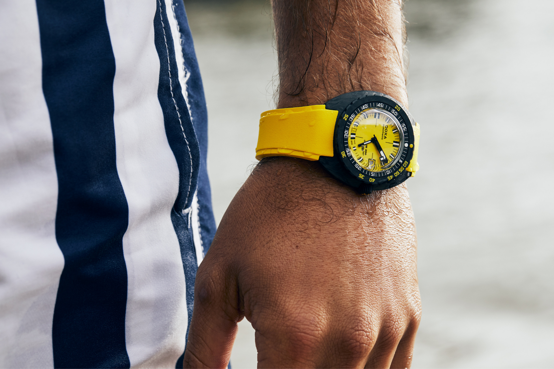 Doxa SUB 300 Carbon Divingstar Automatic (Yellow Dial / 42.5mm)