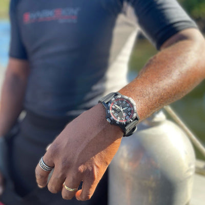 Leatherback SEA Turtle Giant, 44MM - Black/Red Dial