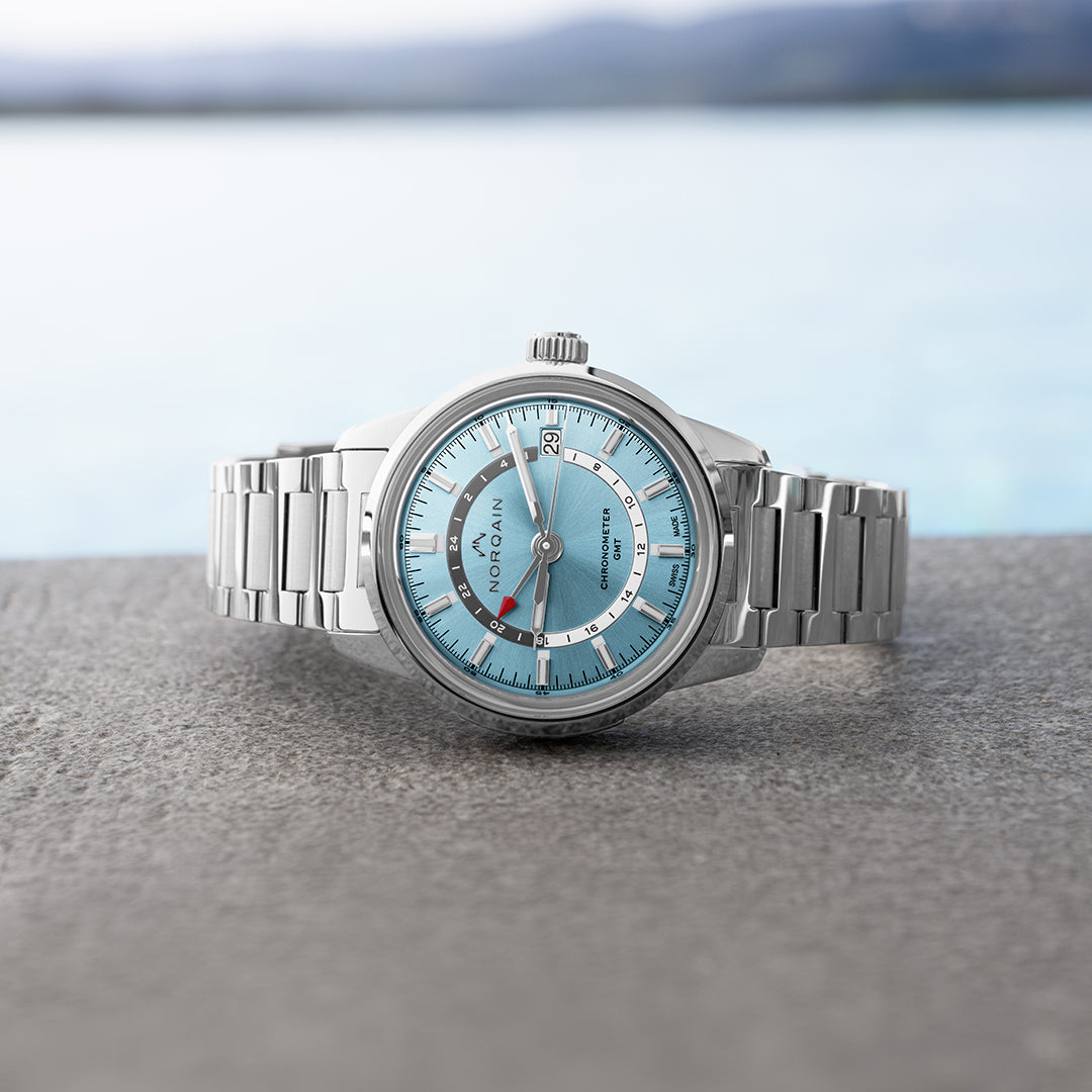 Norqain Freedom 60 GMT Auto (cadran bleu glacier / 40mm)