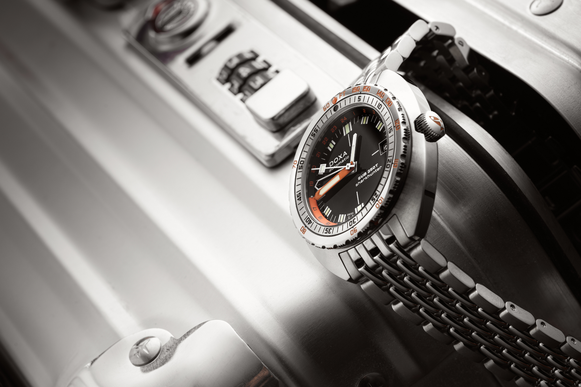 Doxa SUB 250T GMT Sharkhunter Automatic (Black Dial / 40mm)