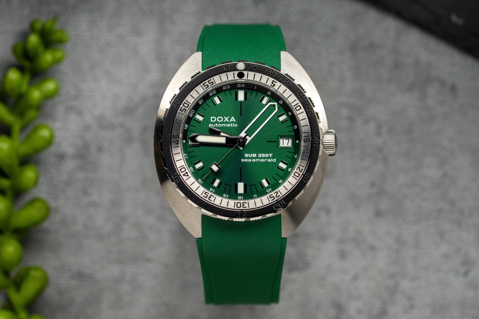 Doxa SUB 250T GMT Sea Emerald Automatic (Green Dial / 40mm)