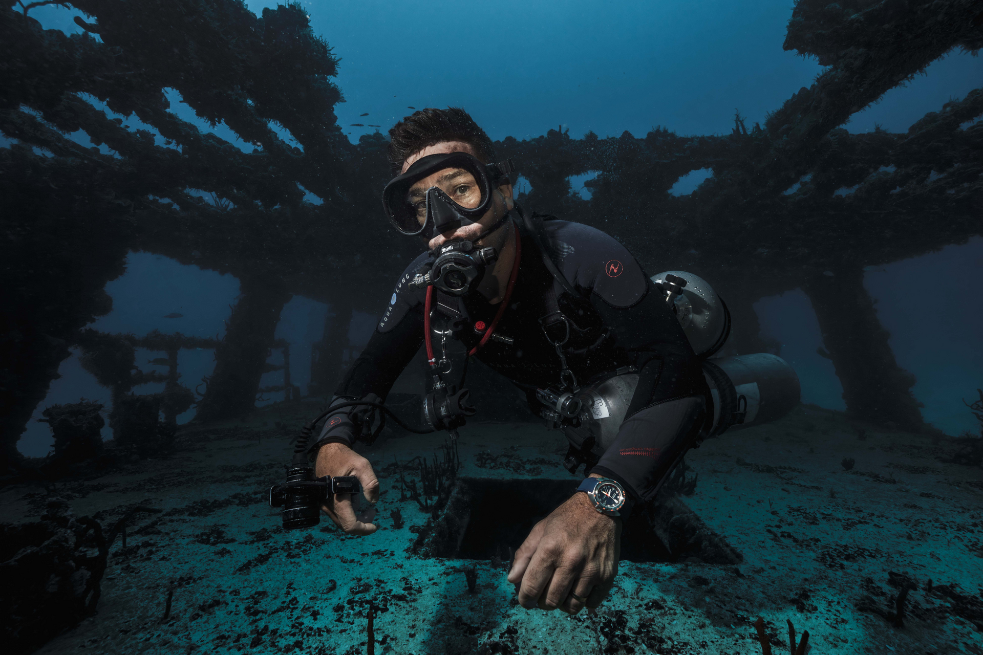 Doxa SUB 250T GMT Caribbean Automatic (Blue Dial / 40mm)