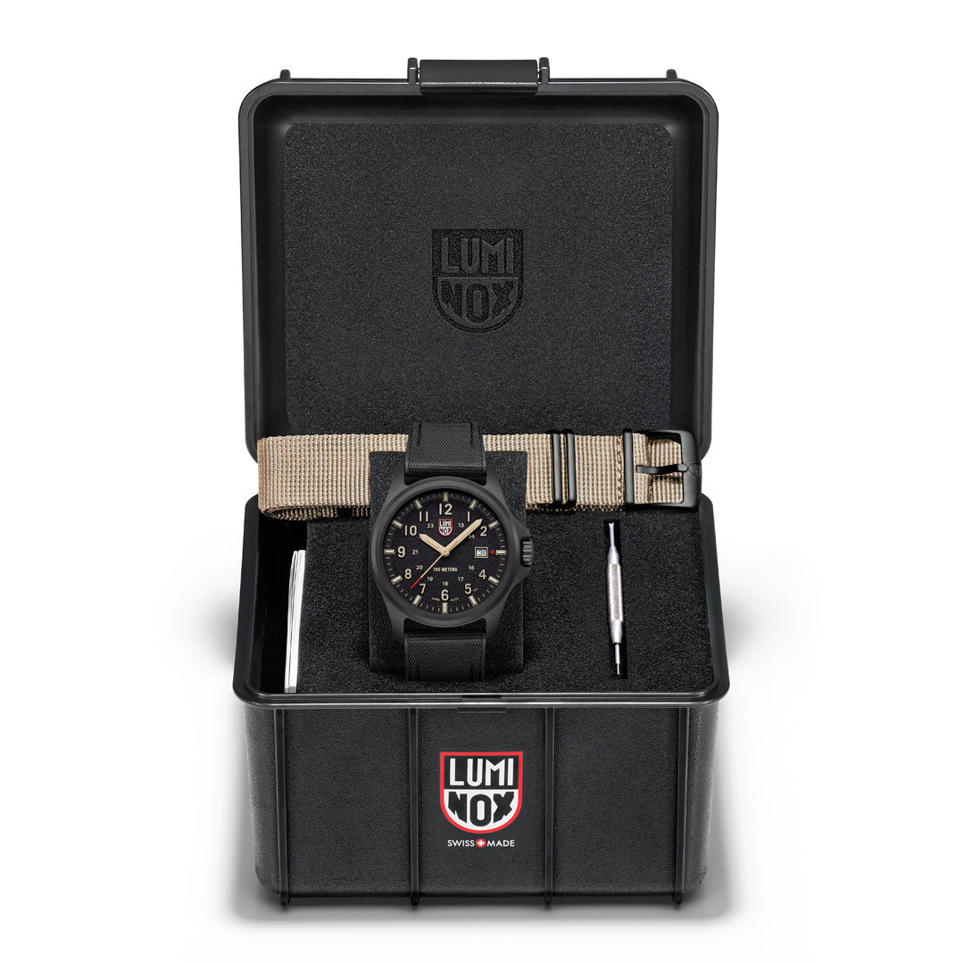 Atacama Field, 43MM - Black/Sand Dial