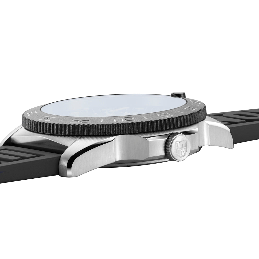 Pacific Diver, 44MM - Black Dial