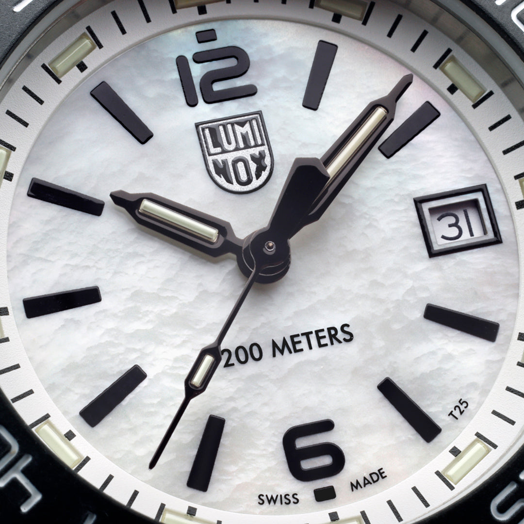 Pacific Diver, 39MM - Mother of Pearl Dial