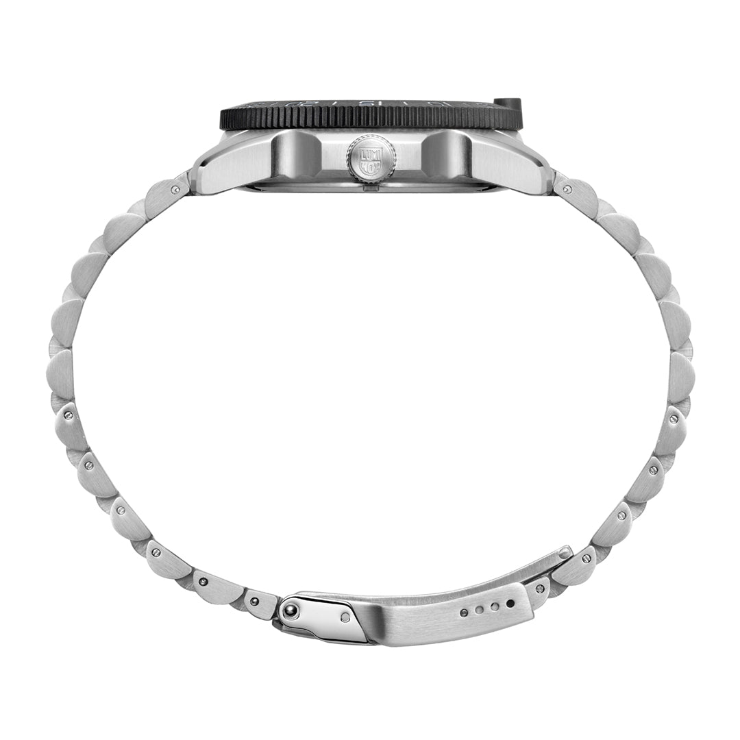 Pacific Diver, 39MM - Mother of Pearl Dial